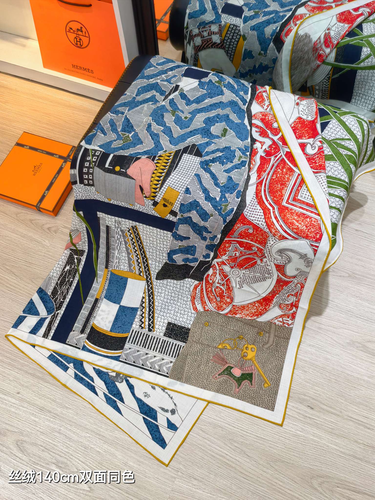 ❄RHMS2558
双面同色  140x140cm 70%羊绒30%真丝
爱马仕《爱马仕之约》