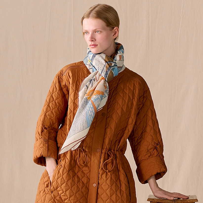 ❄RHMS2558
双面同色  140x140cm 70%羊绒30%真丝
爱马仕《爱马仕之约》