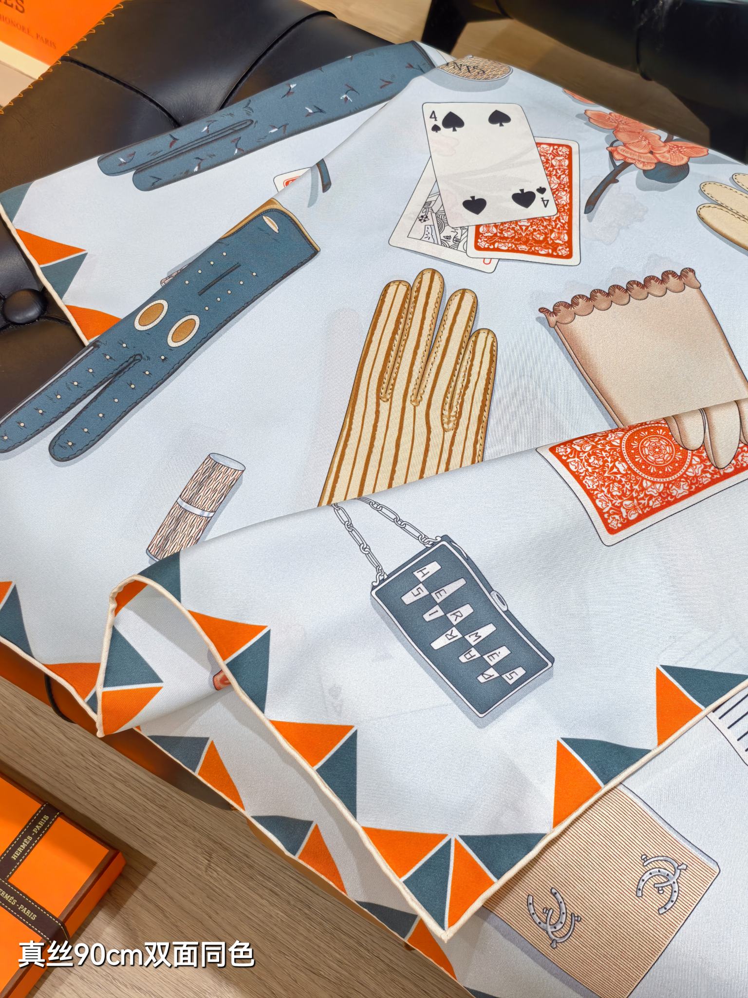 🌼SHMS255918姆米双面 90x90cm斜纹真丝爱马仕《手套时光》