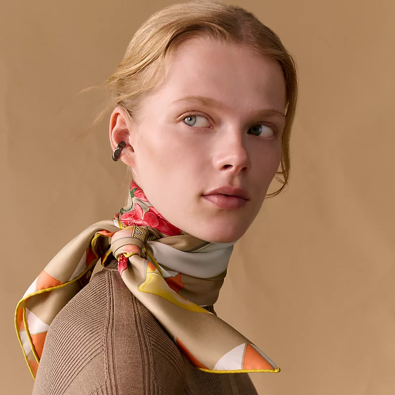 🌼SHMS255918姆米双面 90x90cm斜纹真丝爱马仕《手套时光》