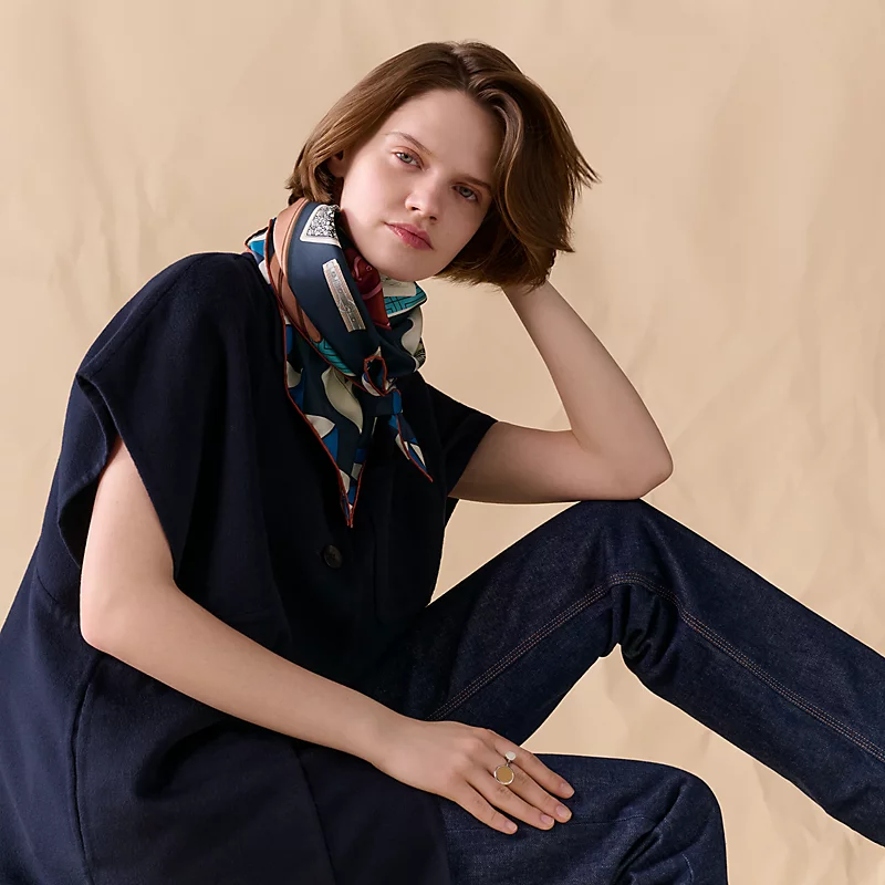 🌼SHMS255918姆米双面 90x90cm斜纹真丝爱马仕《手套时光》