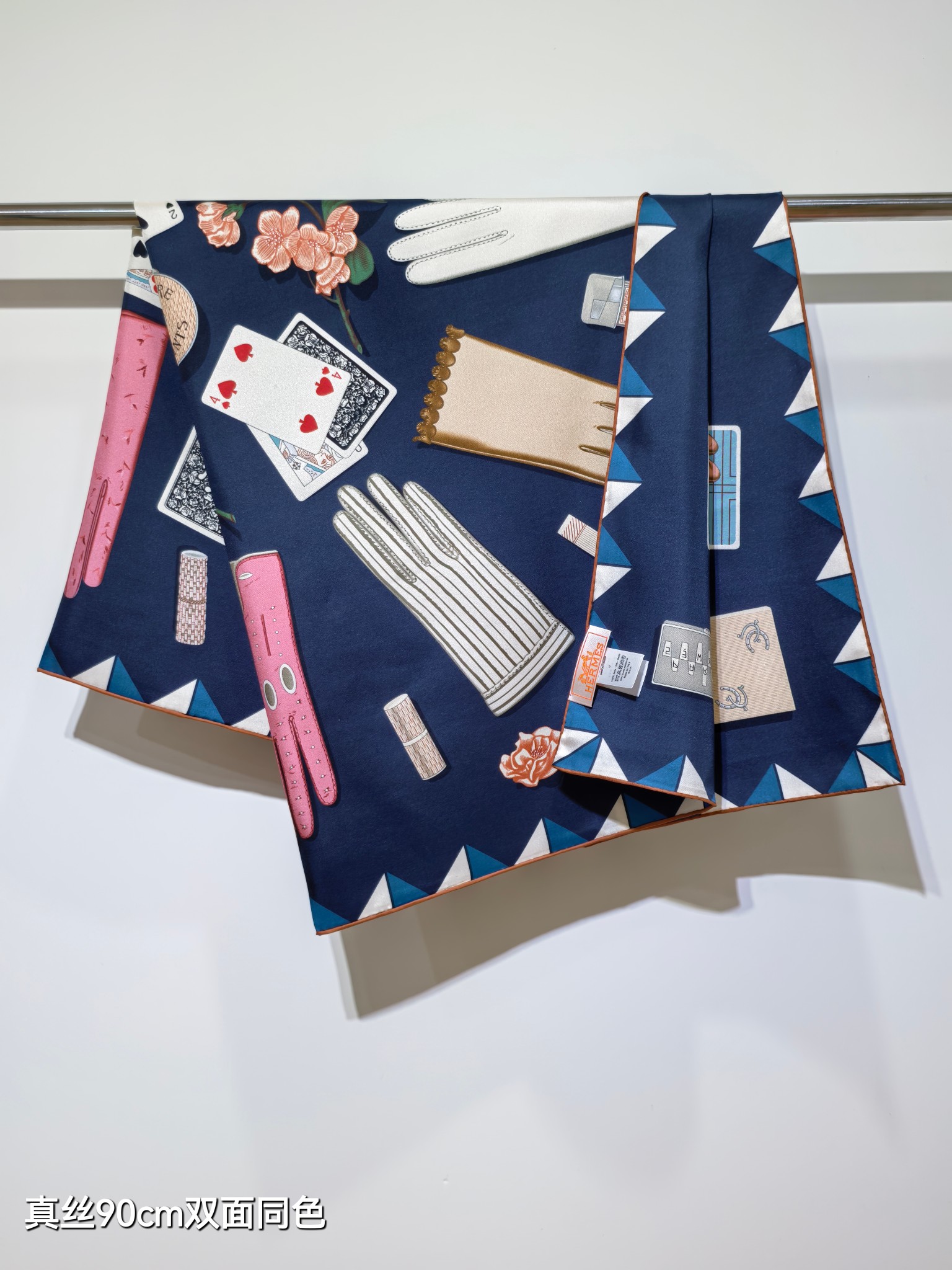 🌼SHMS255918姆米双面 90x90cm斜纹真丝爱马仕《手套时光》