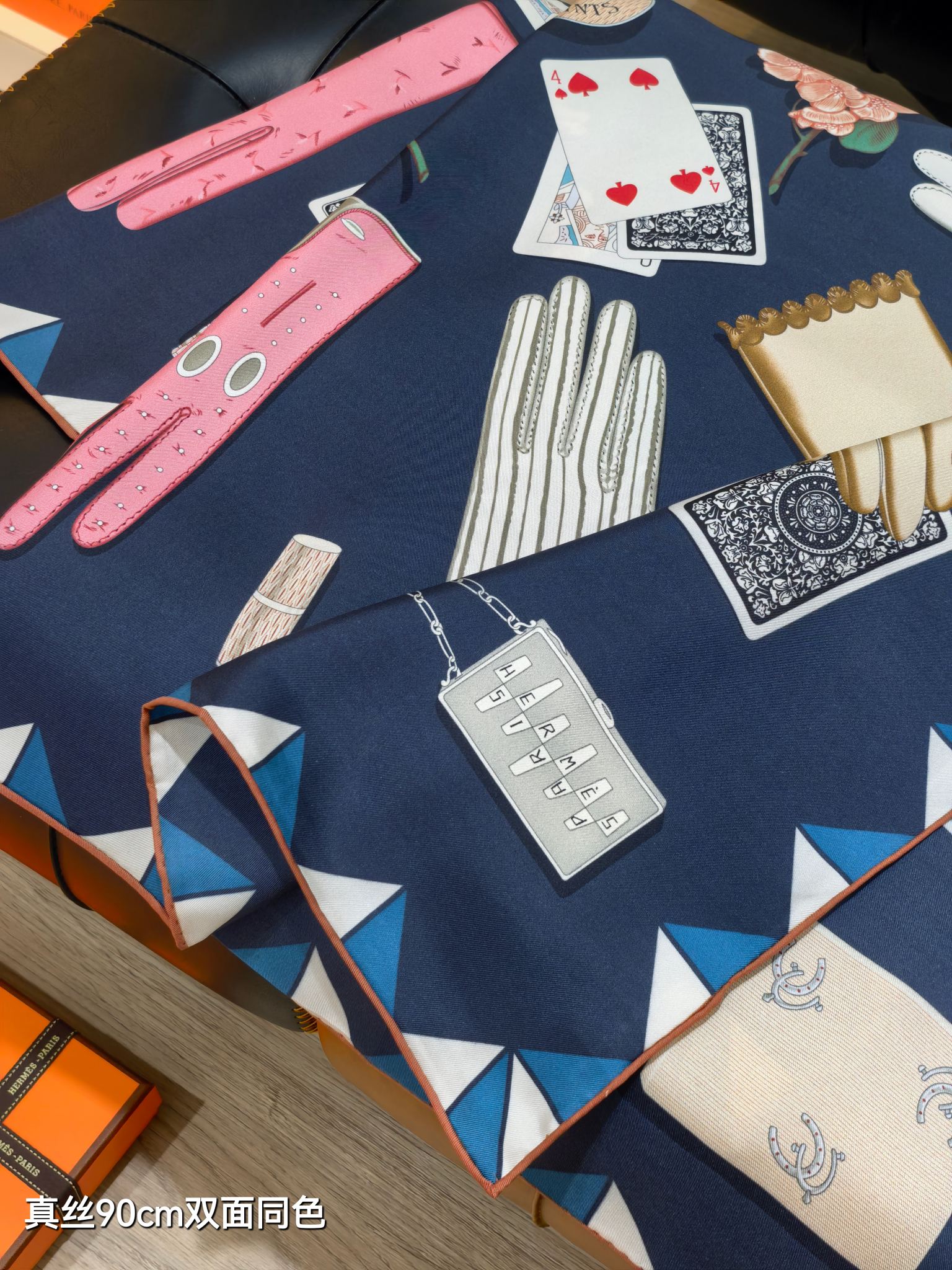 🌼SHMS255918姆米双面 90x90cm斜纹真丝爱马仕《手套时光》