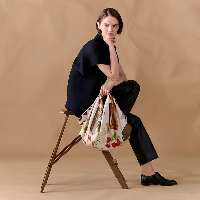 🌼SHMS255918姆米双面 90x90cm斜纹真丝爱马仕《手套时光》