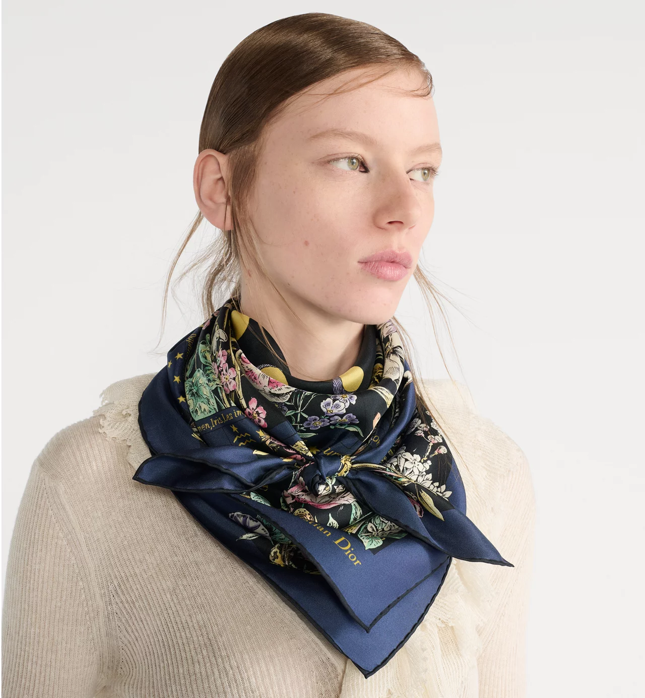 🌼SDO2541
18姆米双面  90x90cm斜纹真丝
迪奥《》