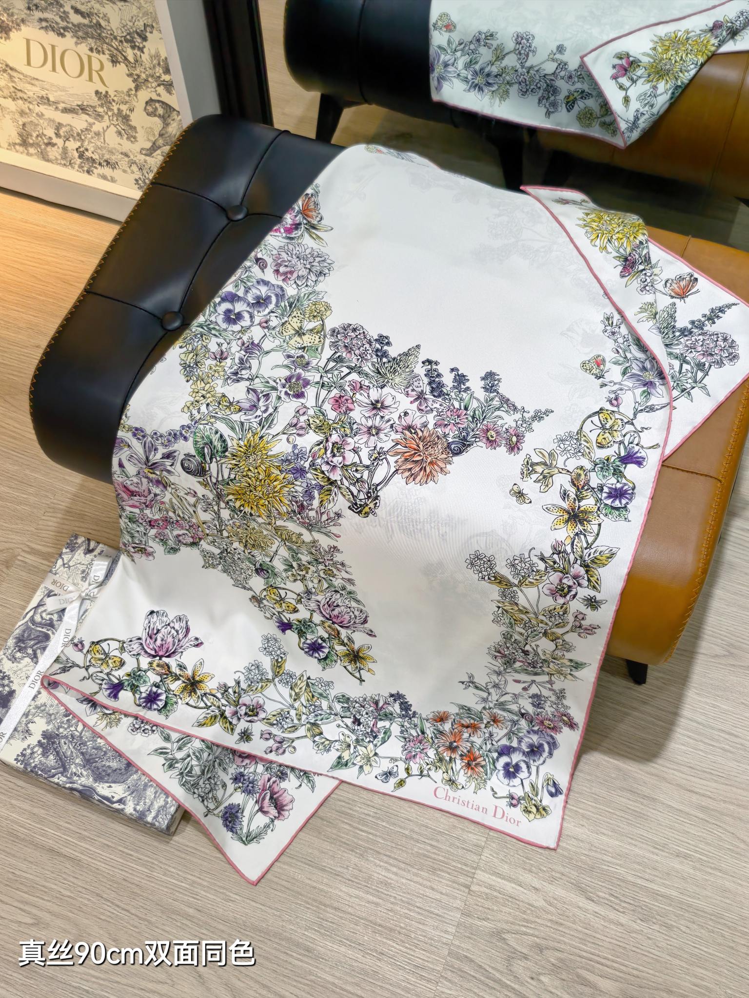 P190🌼SDO2542
18姆米双面  90x90cm斜纹真丝
迪奥《》