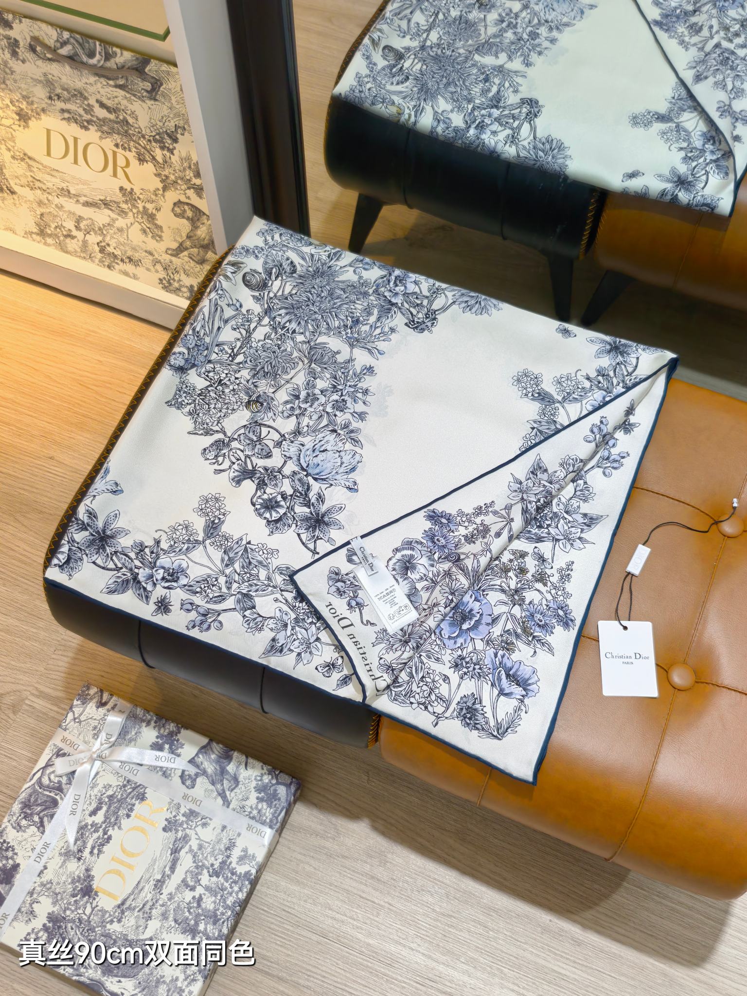 🌼SDO2542
18姆米双面  90x90cm斜纹真丝
迪奥《》