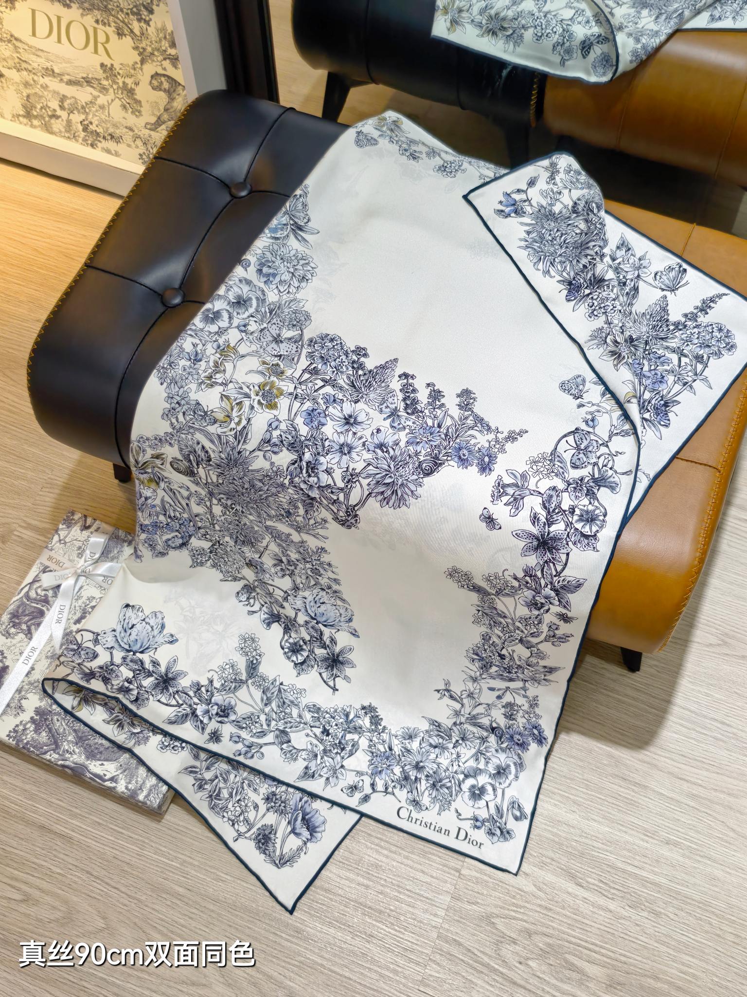 🌼SDO2542
18姆米双面  90x90cm斜纹真丝
迪奥《》