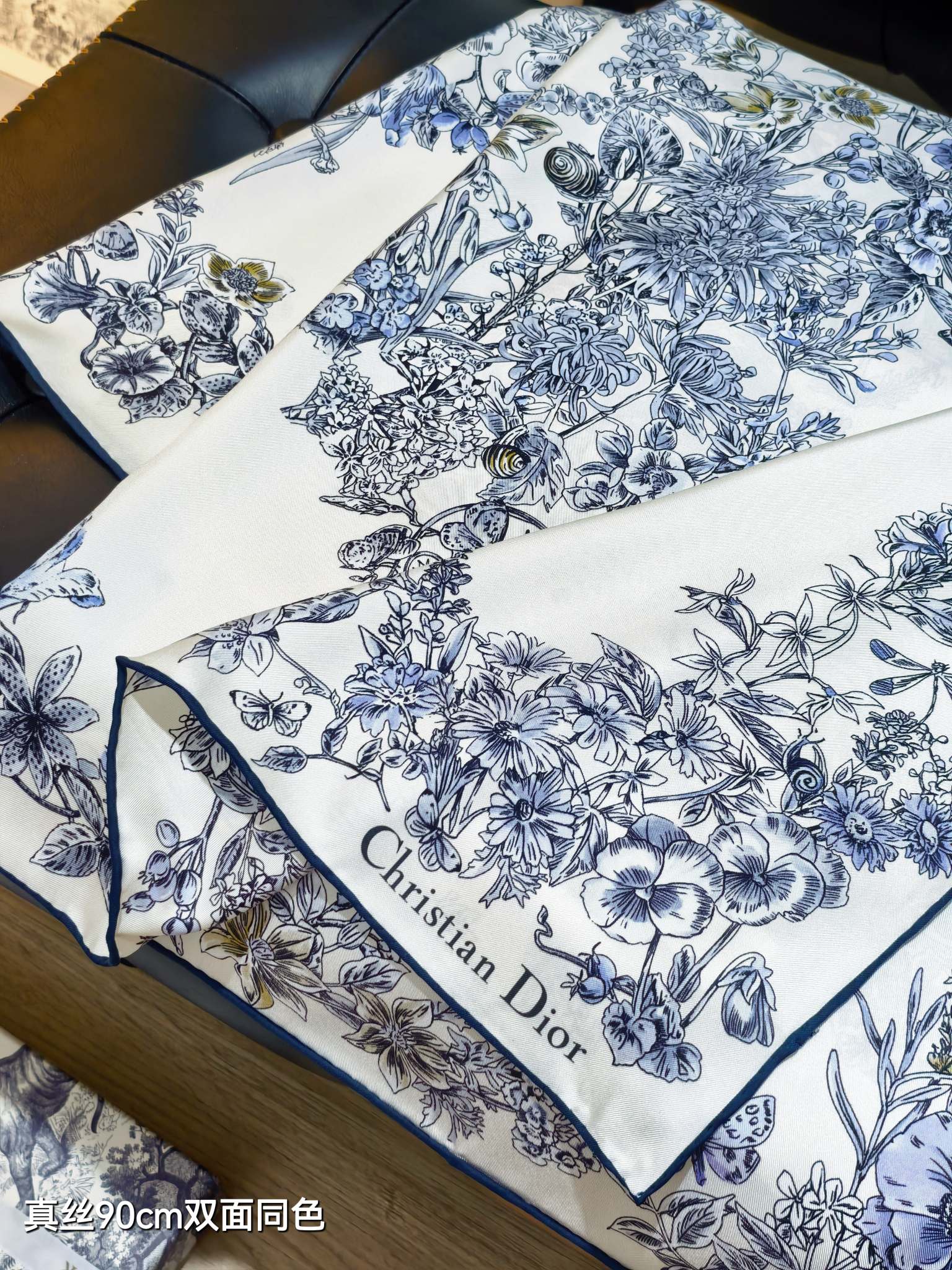 🌼SDO2542
18姆米双面  90x90cm斜纹真丝
迪奥《》