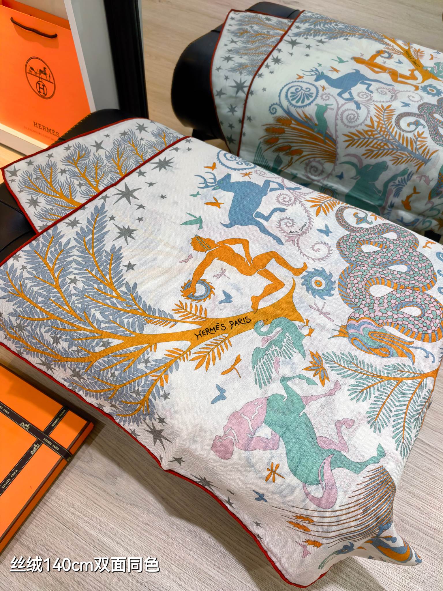❄RHMS2572双面同色 140x140cm 70%羊绒30%真丝爱马仕《俄耳甫斯的魔力》