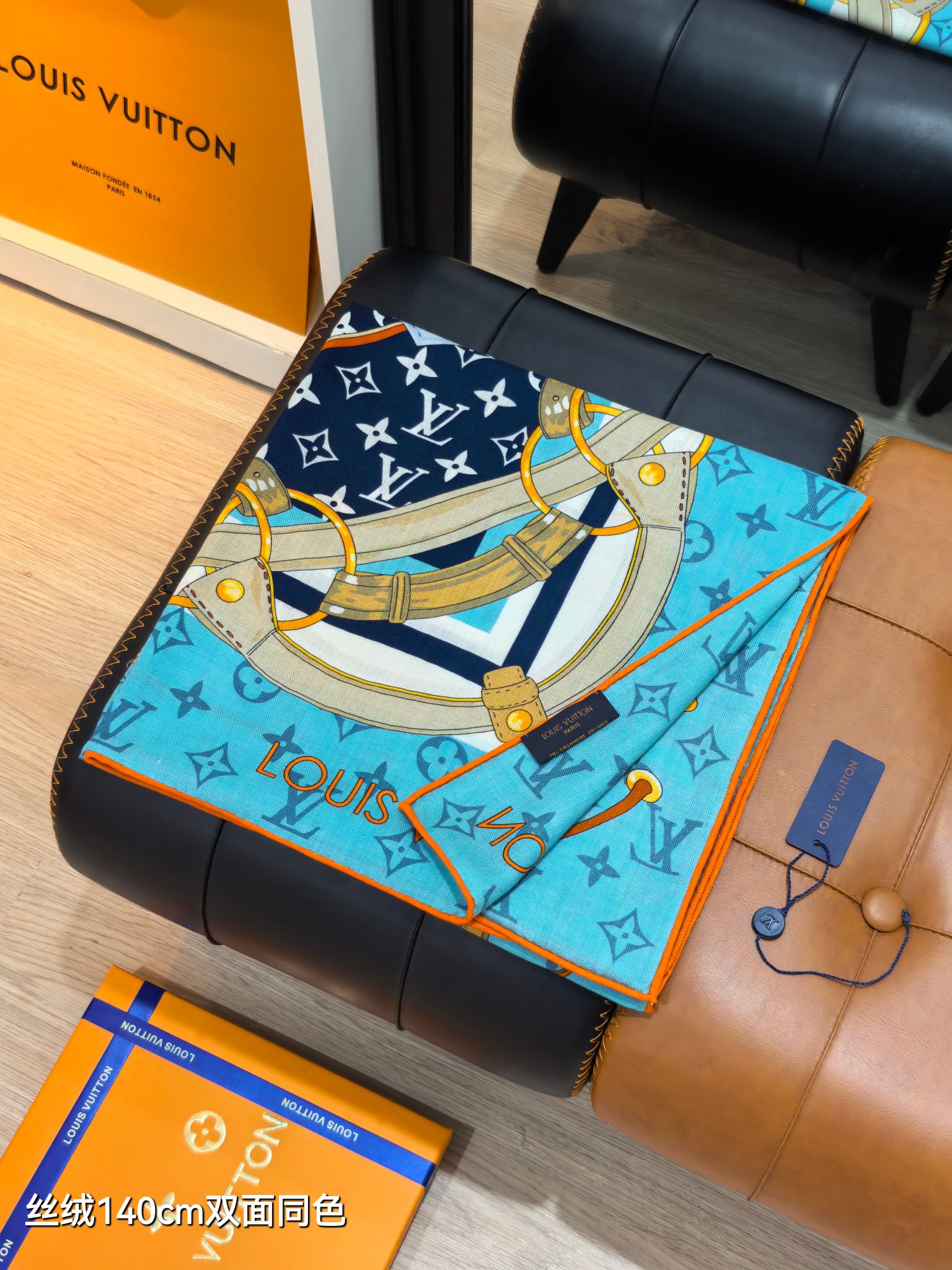 ❄RLV2552双面同色 140x140cm 70%羊绒30%真丝LV x TM《Flower And