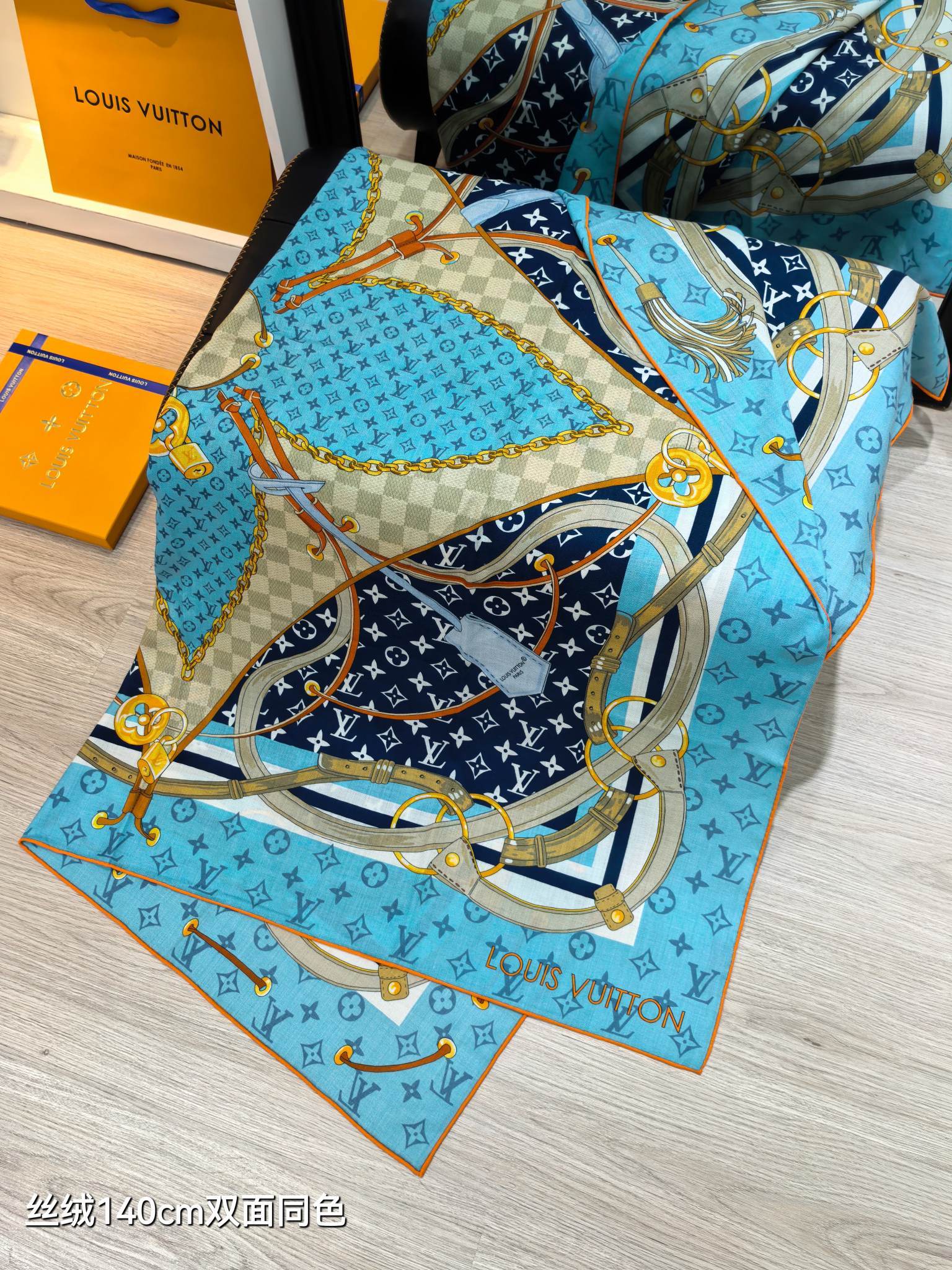 ❄RLV2552双面同色 140x140cm 70%羊绒30%真丝LV x TM《Flower And