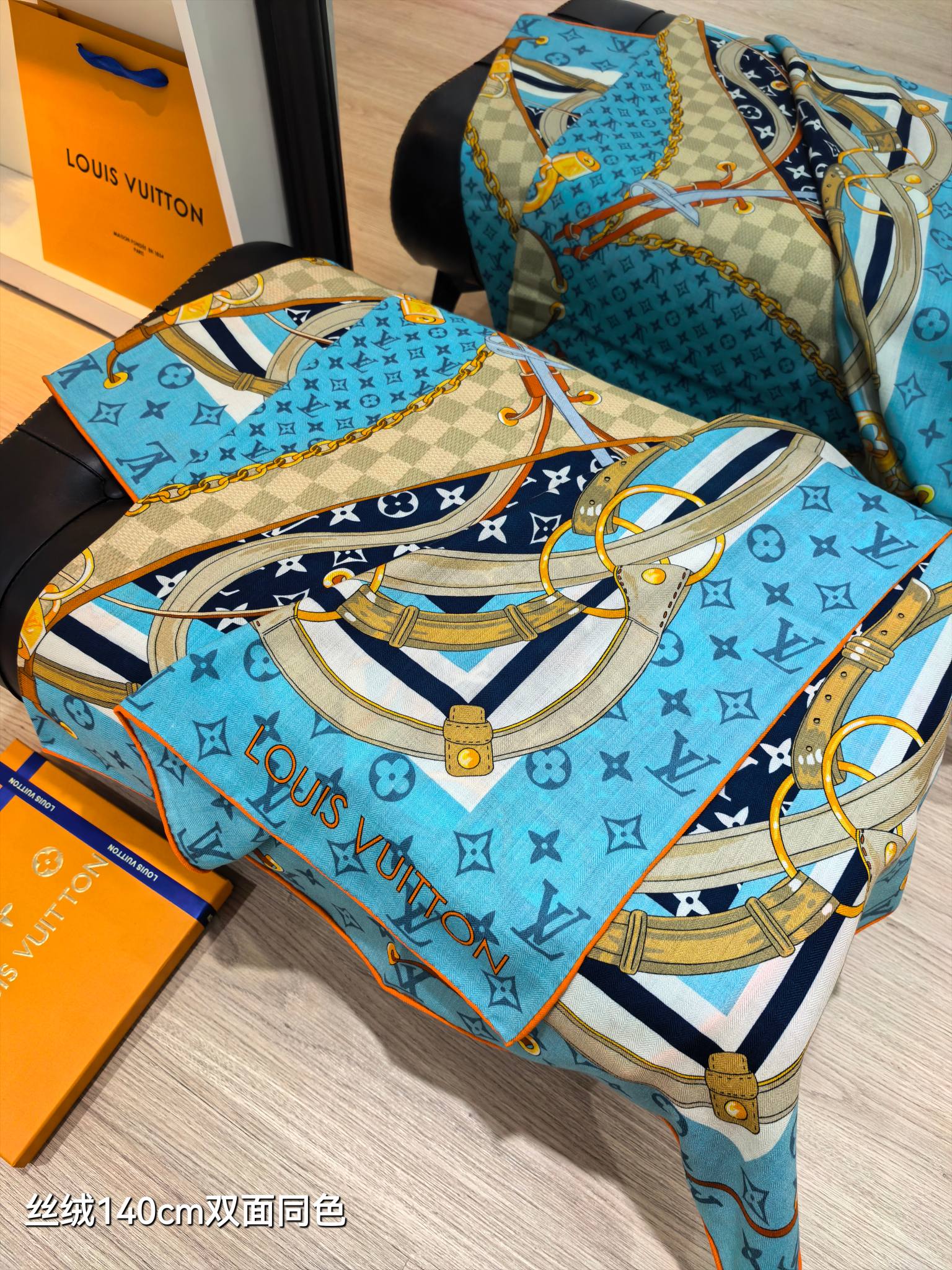 ❄RLV2552双面同色 140x140cm 70%羊绒30%真丝LV x TM《Flower And