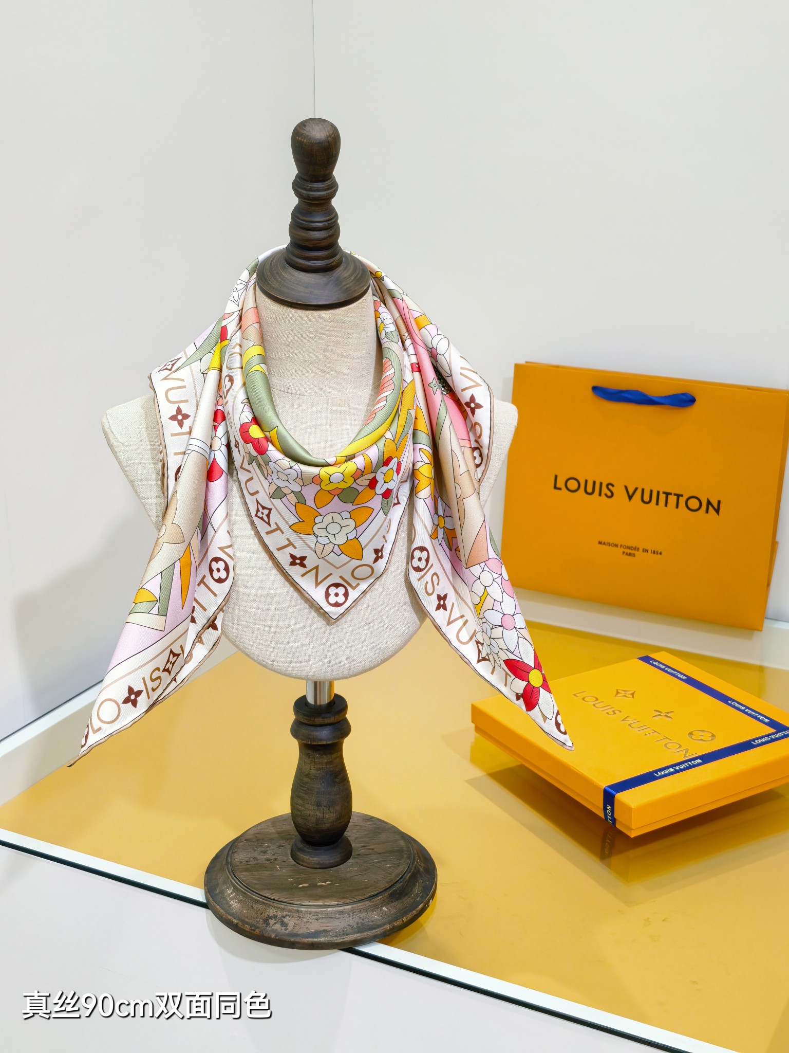 🌼SLV255418姆米双面 90x90cm斜纹真丝LV《Picnic》