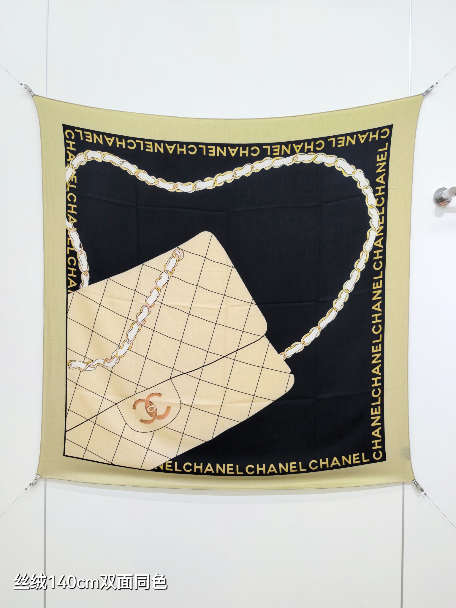 P220❄RCC2587
双面同色  140x140cm 70%羊绒30%真丝
香奈儿《》