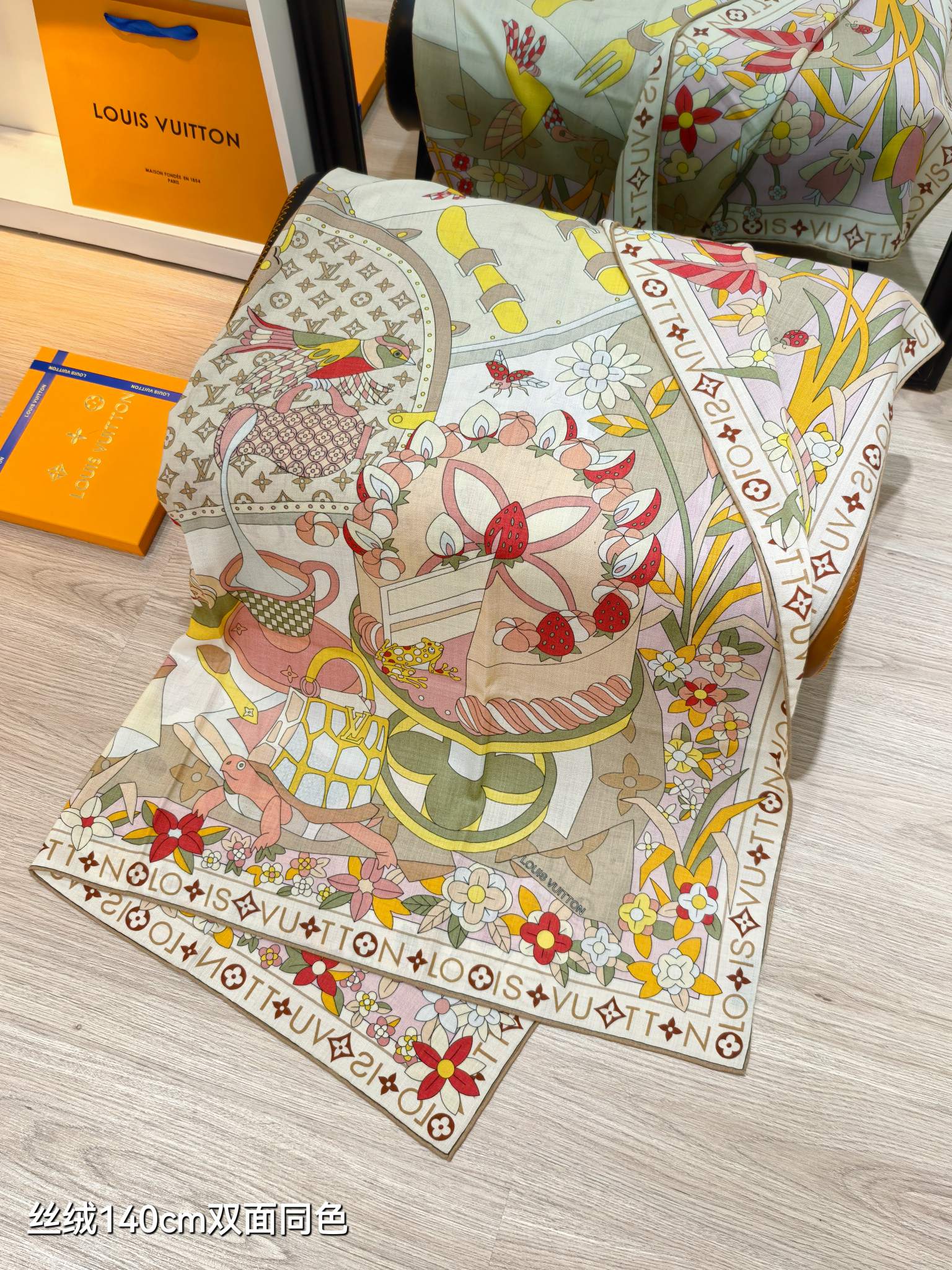 ❄RLV2555双面同色 140x140cm 70%羊绒30%真丝LV《Picnic》