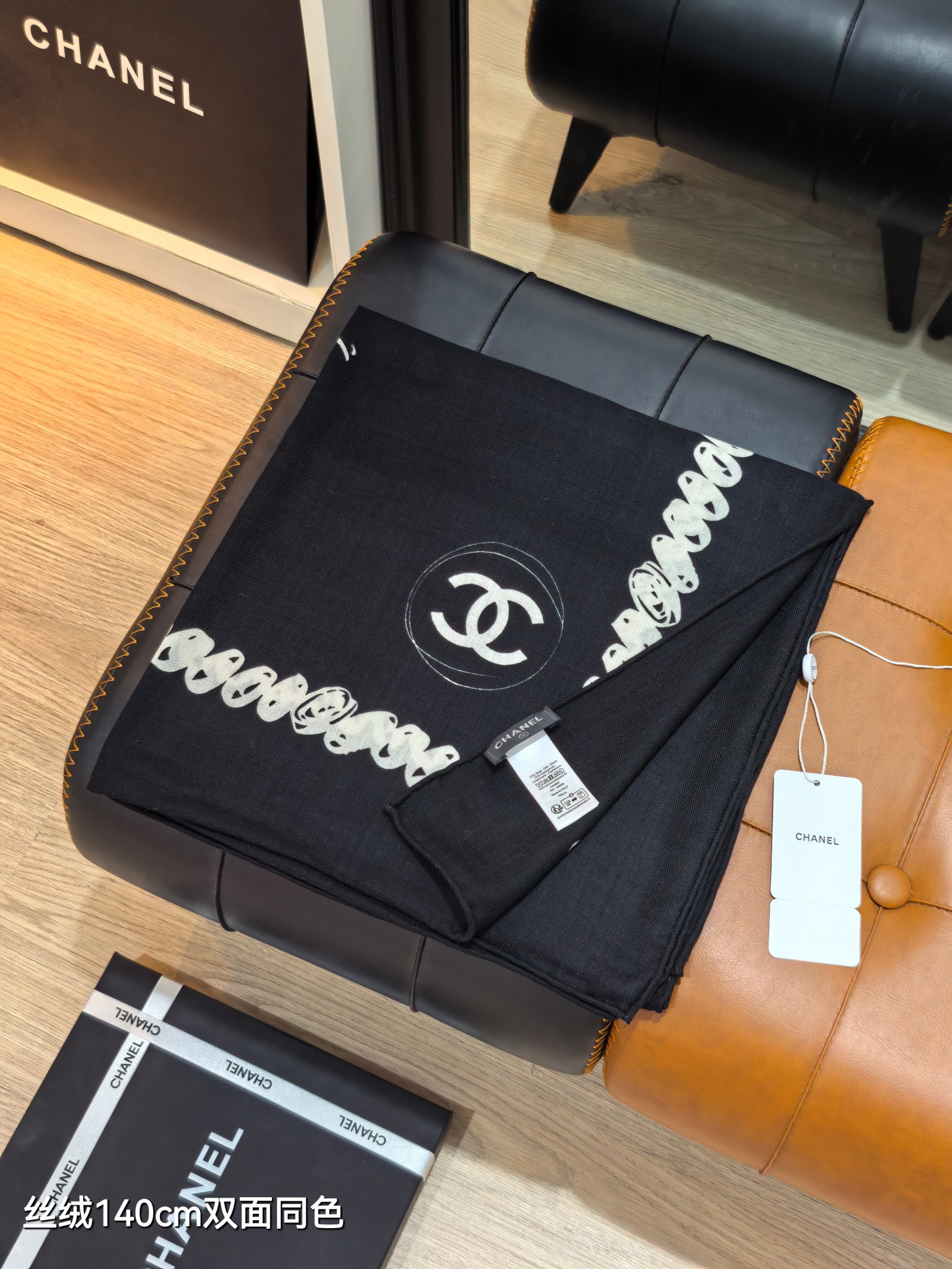 P235❄RCC2588
双面同色  140x140cm 70%羊绒30%真丝
香奈儿《》