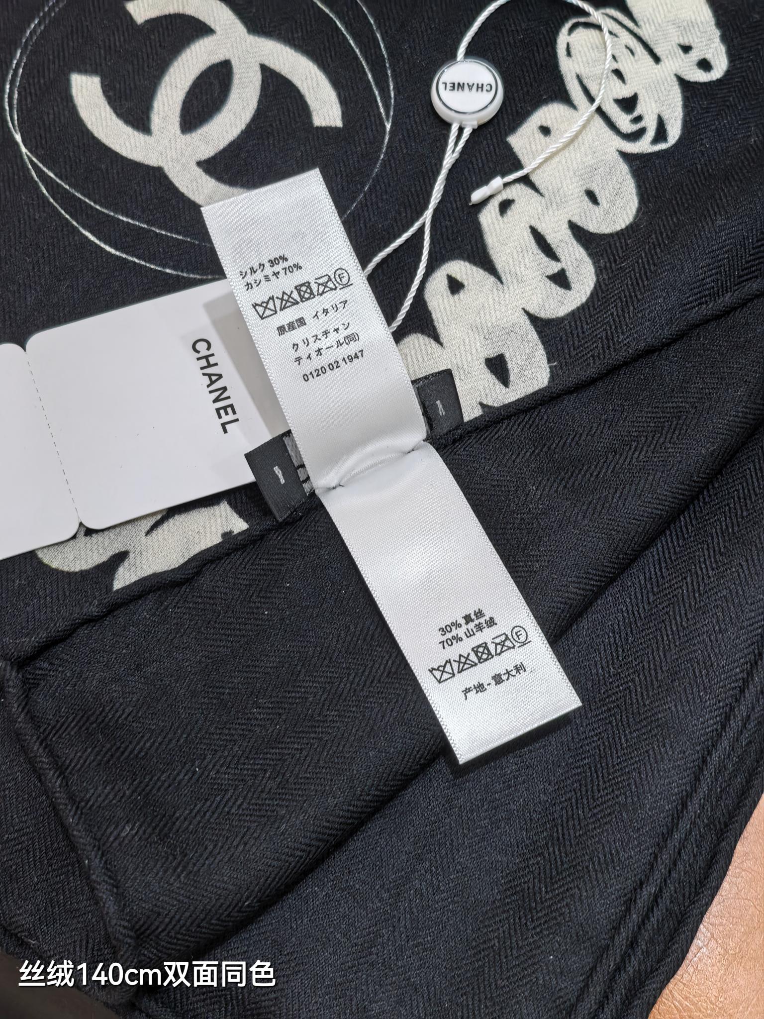 P235❄RCC2588
双面同色  140x140cm 70%羊绒30%真丝
香奈儿《》