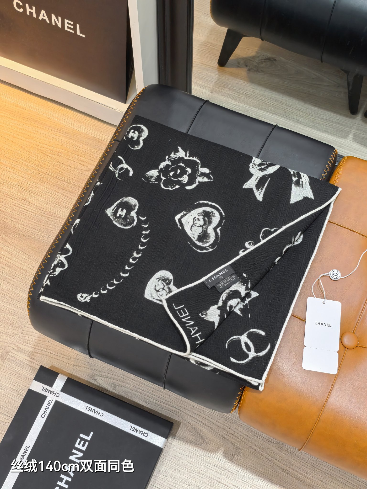 P235❄RCC2591
双面同色  140x140cm 70%羊绒30%真丝
香奈儿《》