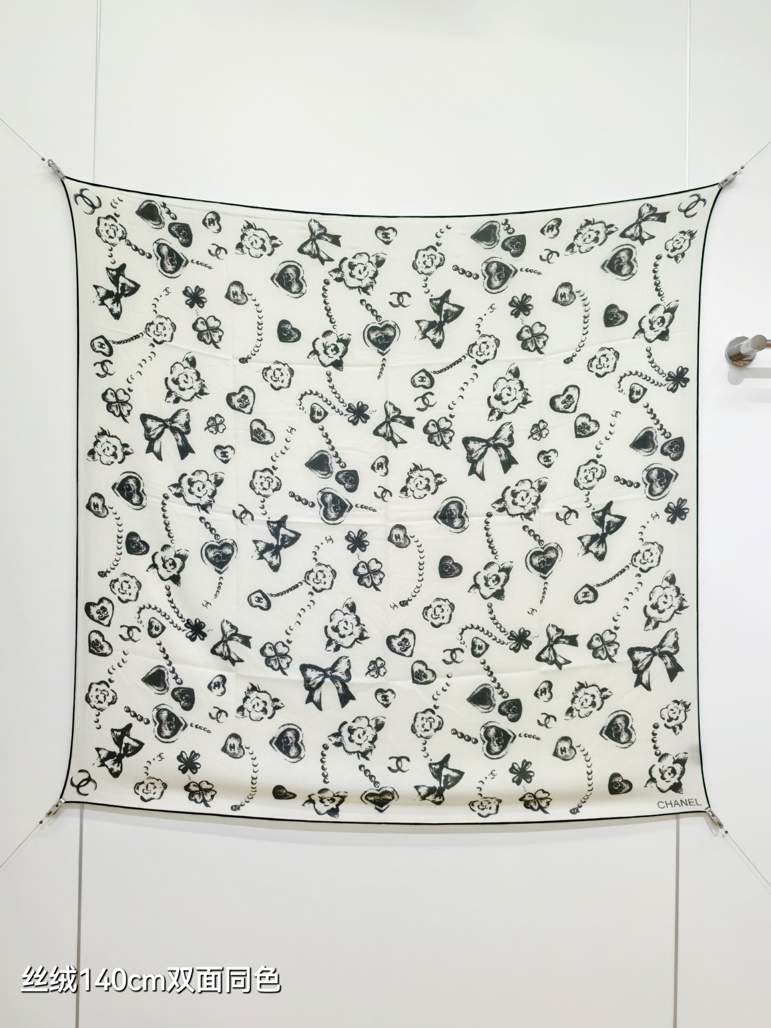 NO:603464,RCC2591 Double-sided same color 140x140cm 70 cashmere 30 real silk Chanel '' high version scarf, high version scarf, chanel, real silk19860909RCC2591 双面同色 140x140cm 70羊绒30真丝 香奈儿《》高版本围巾,高版本围巾,chanel,real silk,scarf