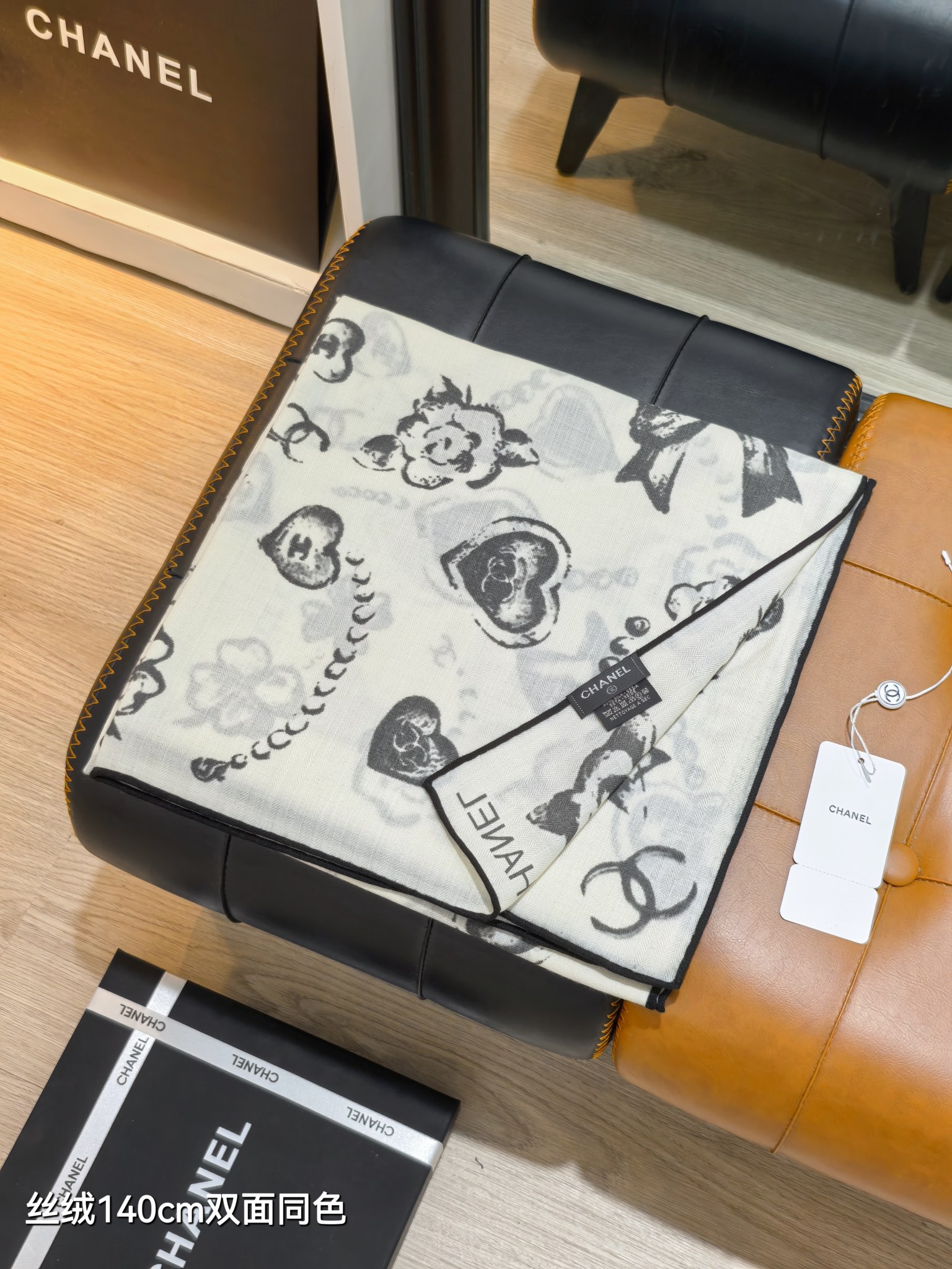 P235❄RCC2591
双面同色  140x140cm 70%羊绒30%真丝
香奈儿《》