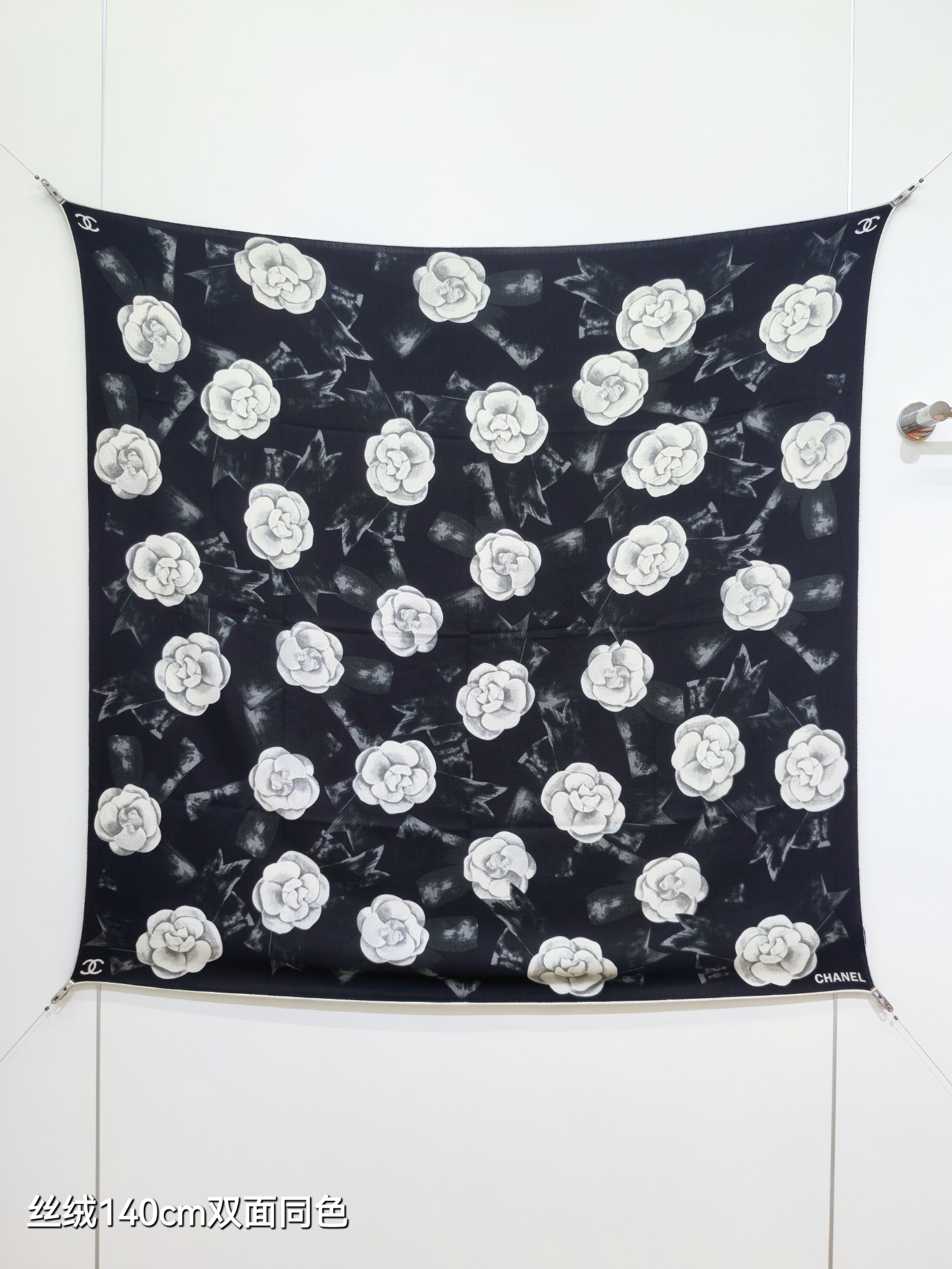 P220❄RCC2595
双面同色  140x140cm 70%羊绒30%真丝
香奈儿《》