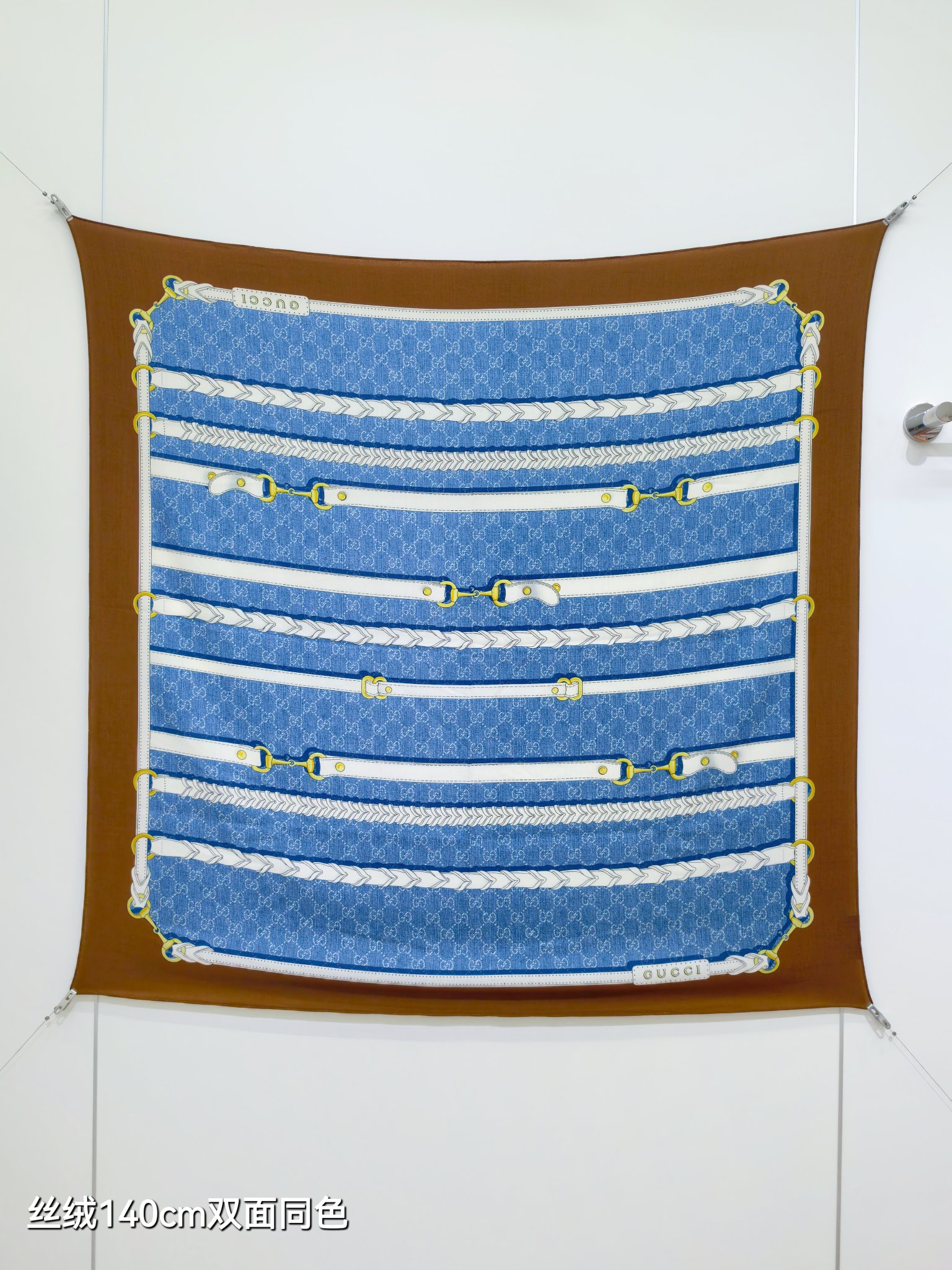 P220❄RGC2525
双面同色  140x140cm 70%羊绒30%真丝
古驰《》