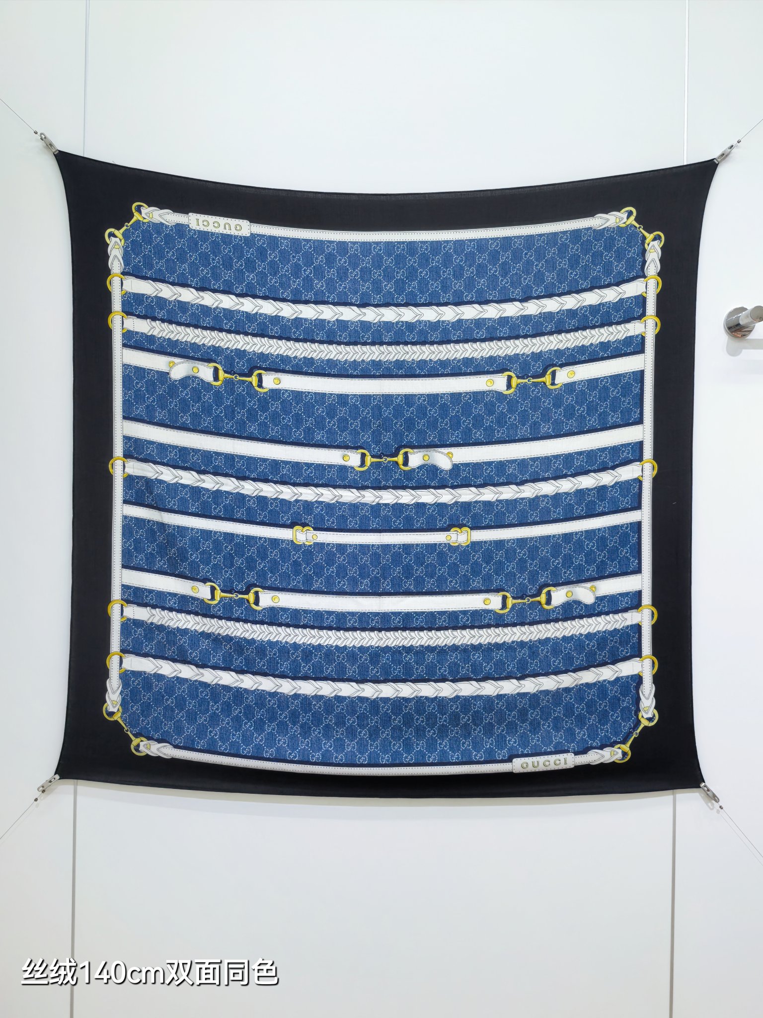 P220❄RGC2525
双面同色  140x140cm 70%羊绒30%真丝
古驰《》