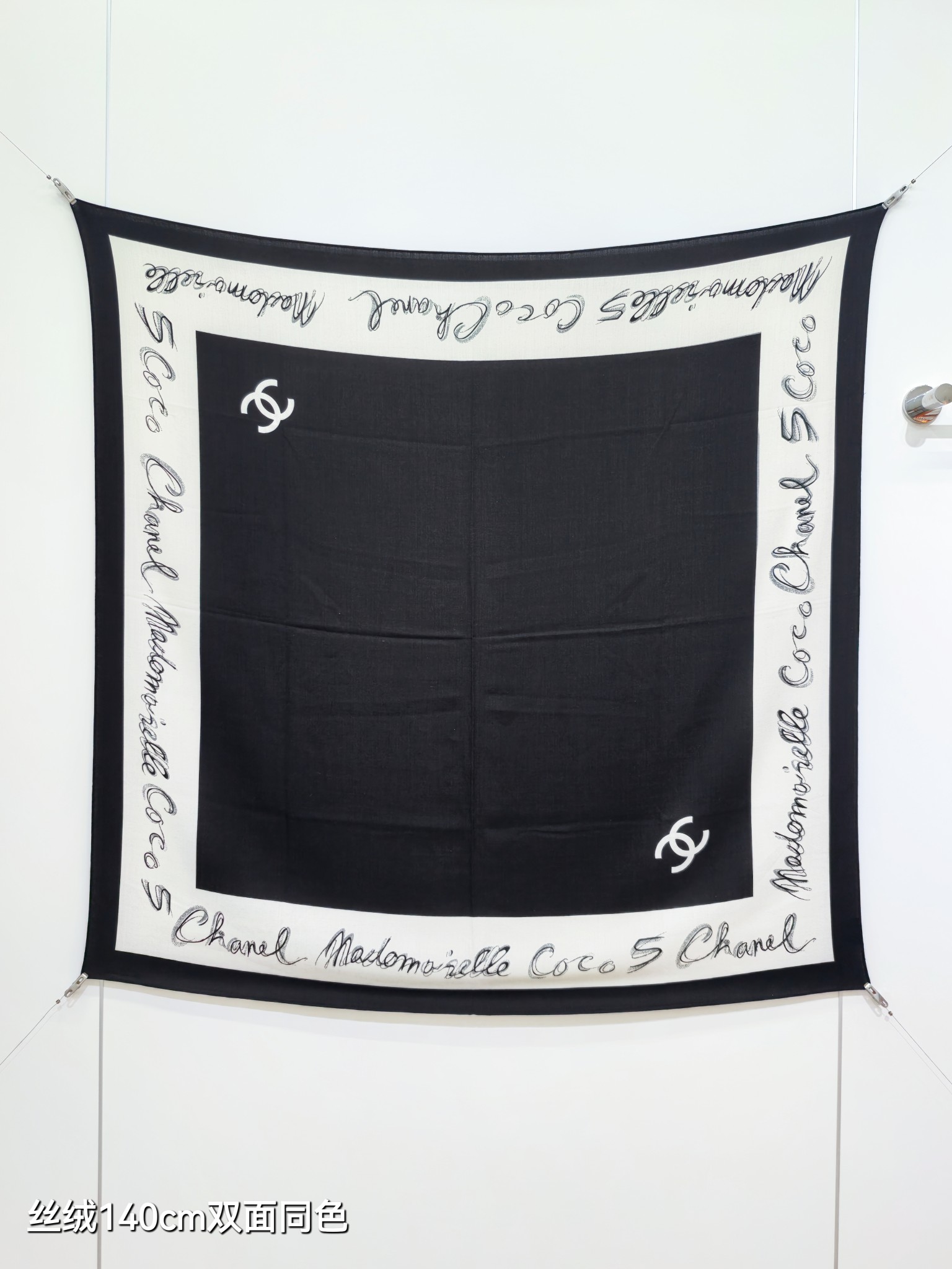 NO:603522,RCC2596 Double-sided same color 140x140cm 70 cashmere 30 real silk Chanel '' high version scarf, high version scarf, chanel, real silk19860909RCC2596 双面同色 140x140cm 70羊绒30真丝 香奈儿《》高版本围巾,高版本围巾,chanel,real silk,scarf