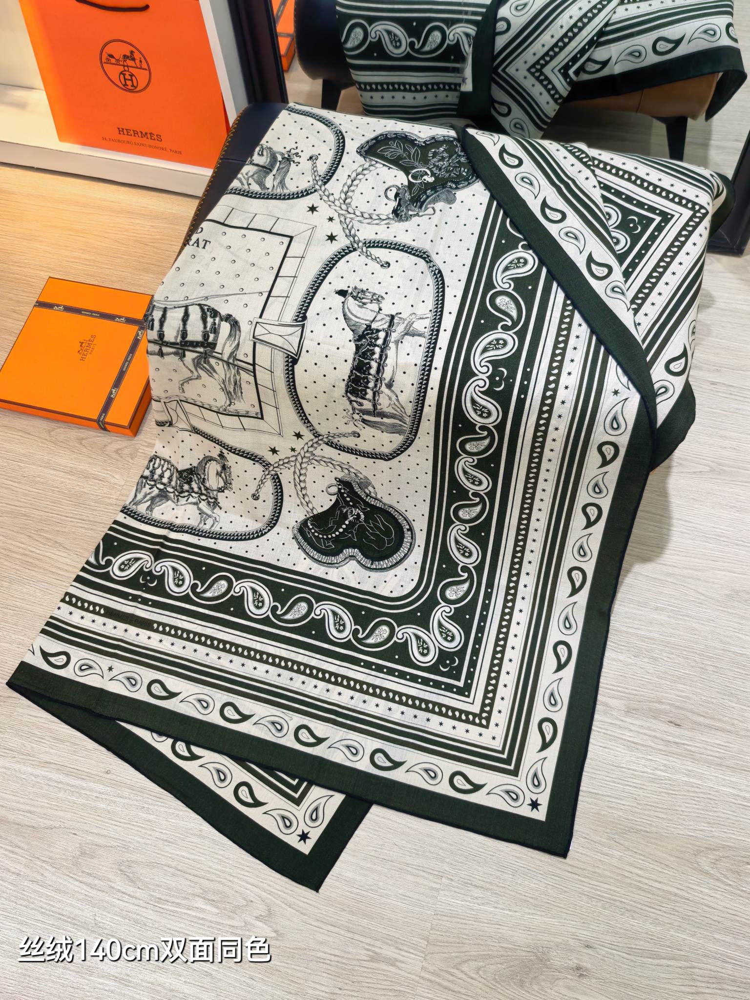 ❄RHMS2633 双面同色  140x140cm 70%羊绒30%真丝 爱马仕《盛宴BANDANA》