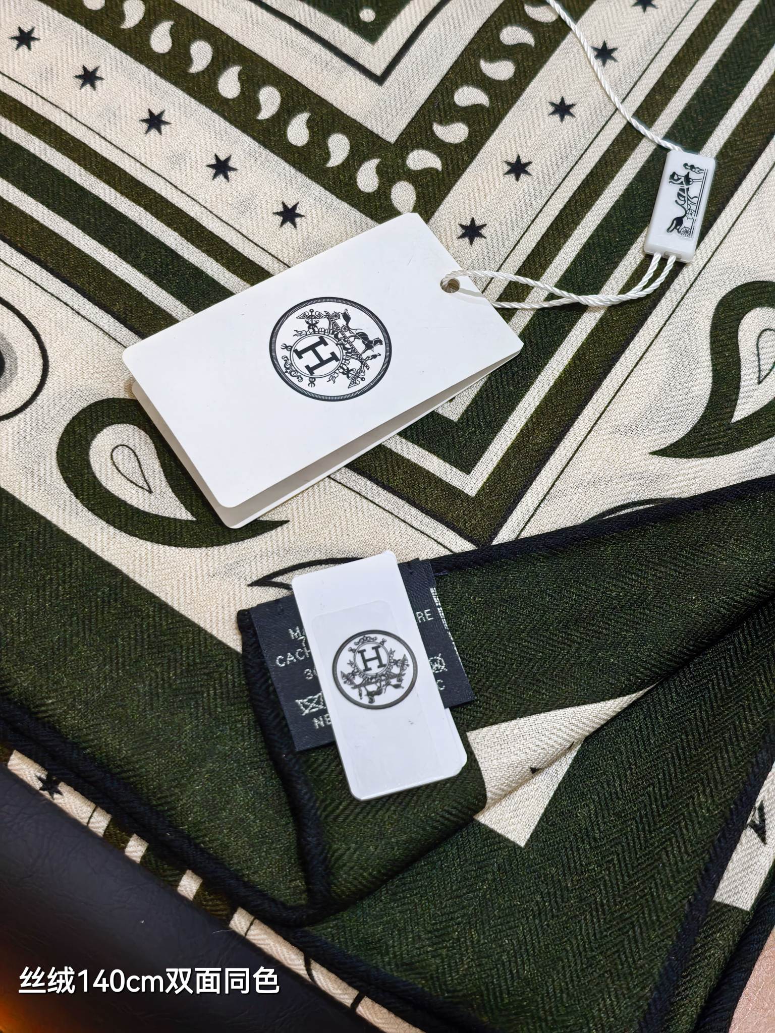 ❄RHMS2633 双面同色  140x140cm 70%羊绒30%真丝 爱马仕《盛宴BANDANA》