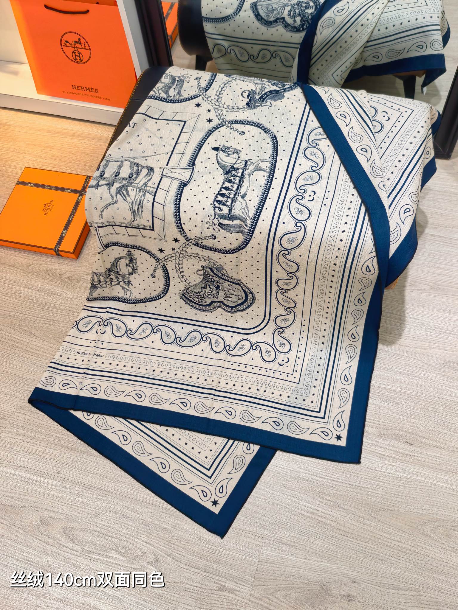 ❄RHMS2633 双面同色  140x140cm 70%羊绒30%真丝 爱马仕《盛宴BANDANA》
