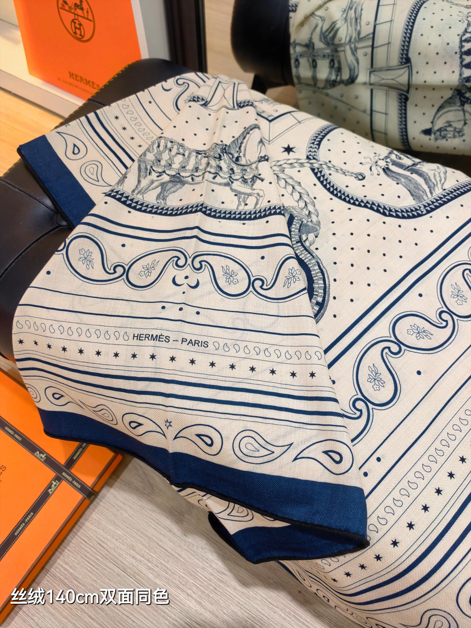 ❄RHMS2633 双面同色  140x140cm 70%羊绒30%真丝 爱马仕《盛宴BANDANA》