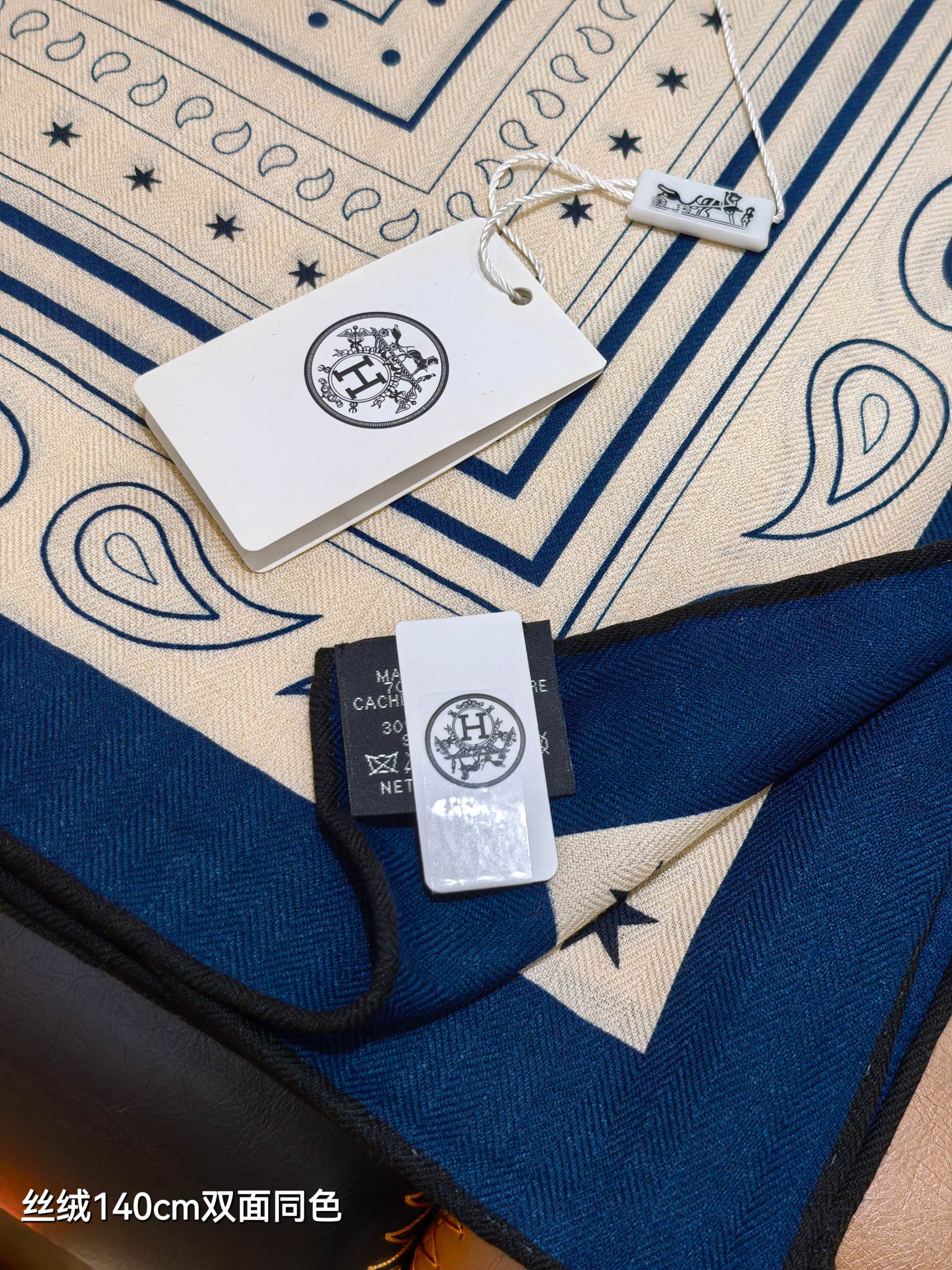 ❄RHMS2633 双面同色  140x140cm 70%羊绒30%真丝 爱马仕《盛宴BANDANA》