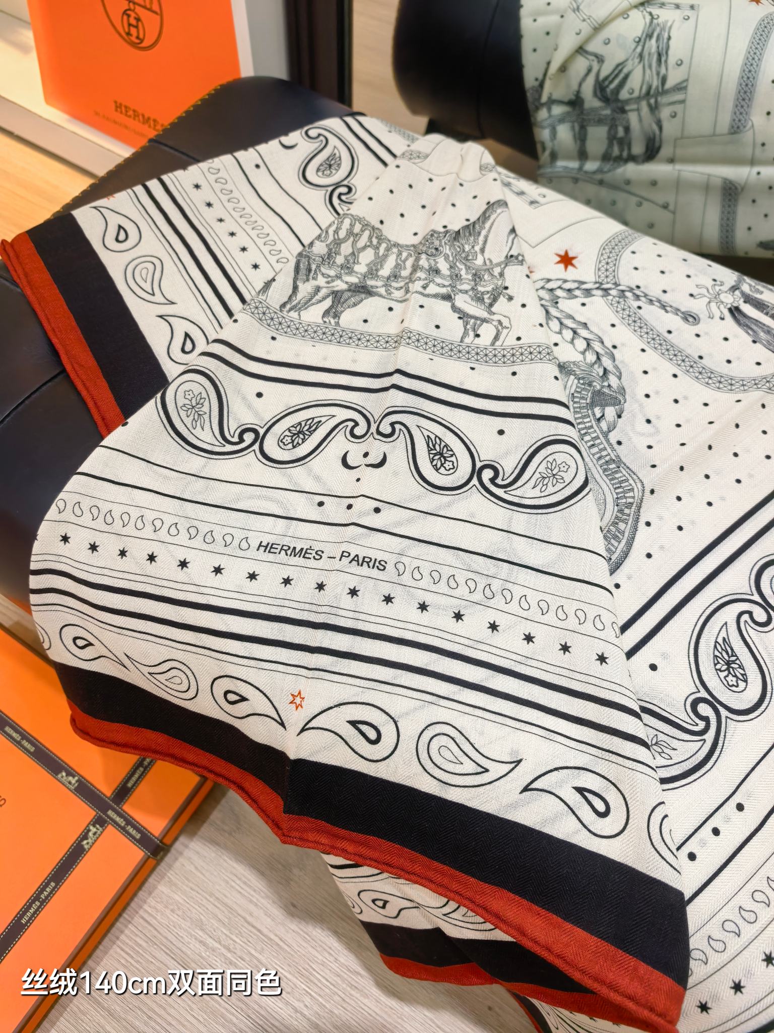 ❄RHMS2633 双面同色  140x140cm 70%羊绒30%真丝 爱马仕《盛宴BANDANA》