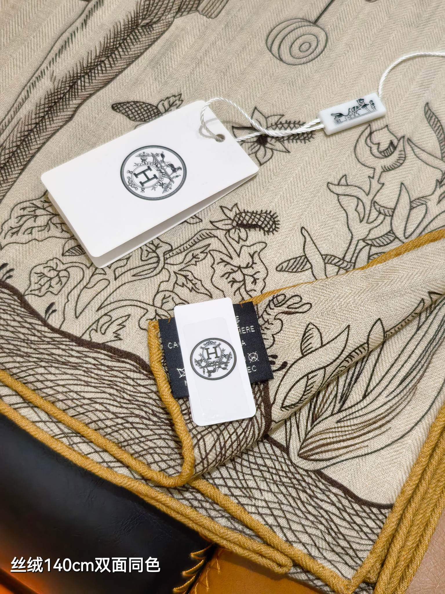 ❄RHMS2635 双面同色  140x140cm 70%羊绒30%真丝 爱马仕《神奇的骏马骑士》