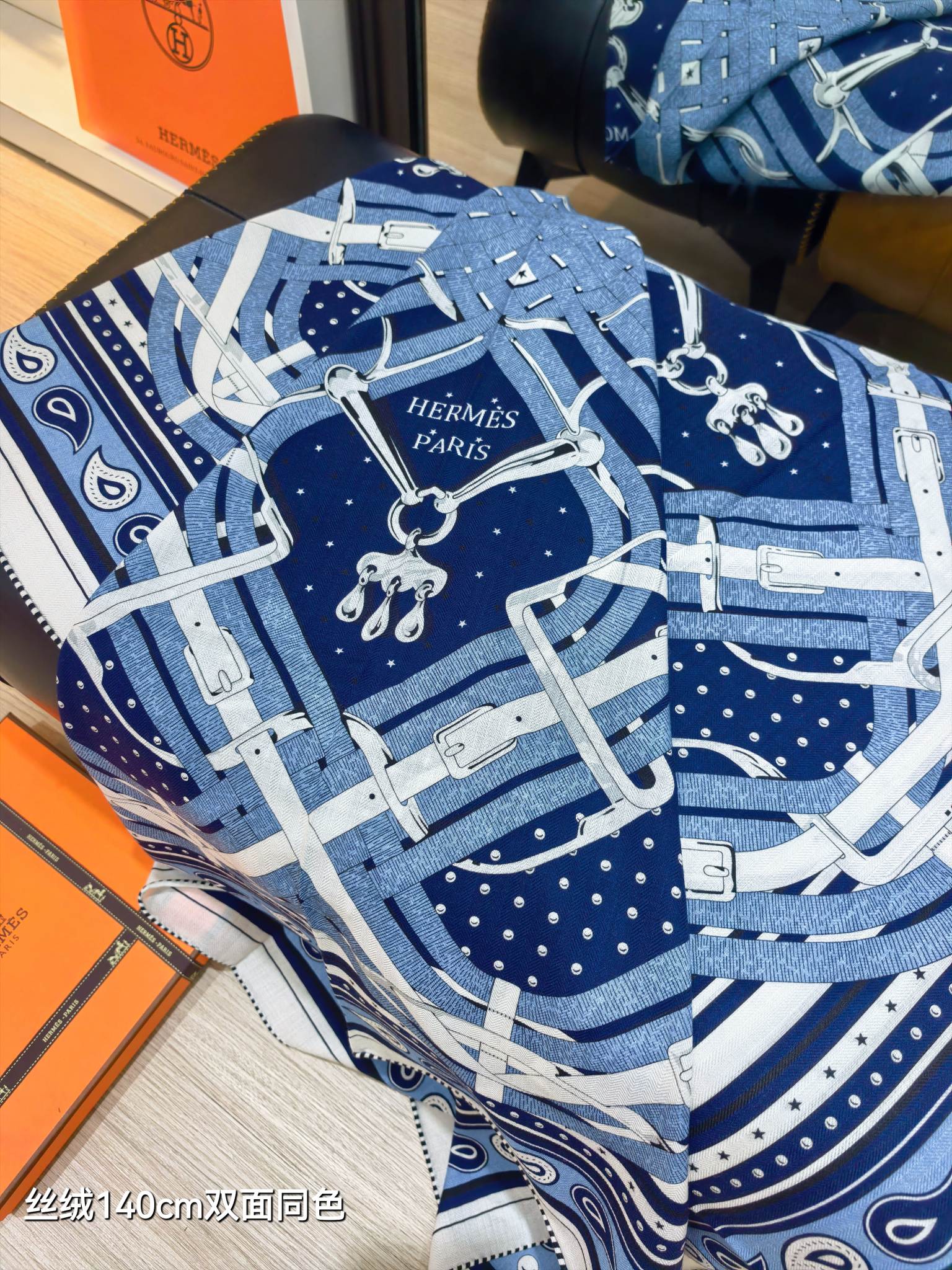 ❄RHMS2636 双面同色  140x140cm 70%羊绒30%真丝 爱马仕《马嚼锁环》