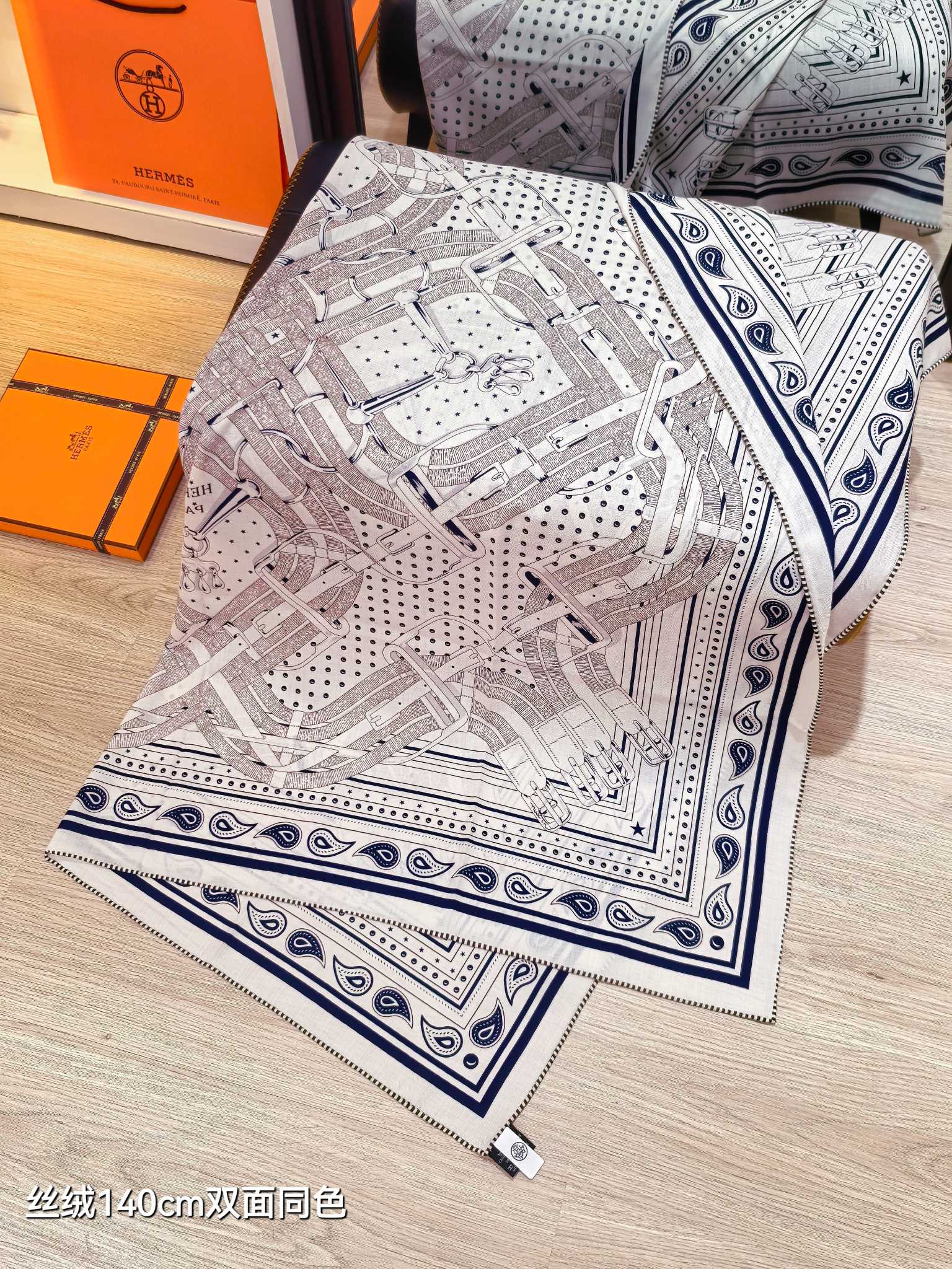 ❄RHMS2636 双面同色  140x140cm 70%羊绒30%真丝 爱马仕《马嚼锁环》