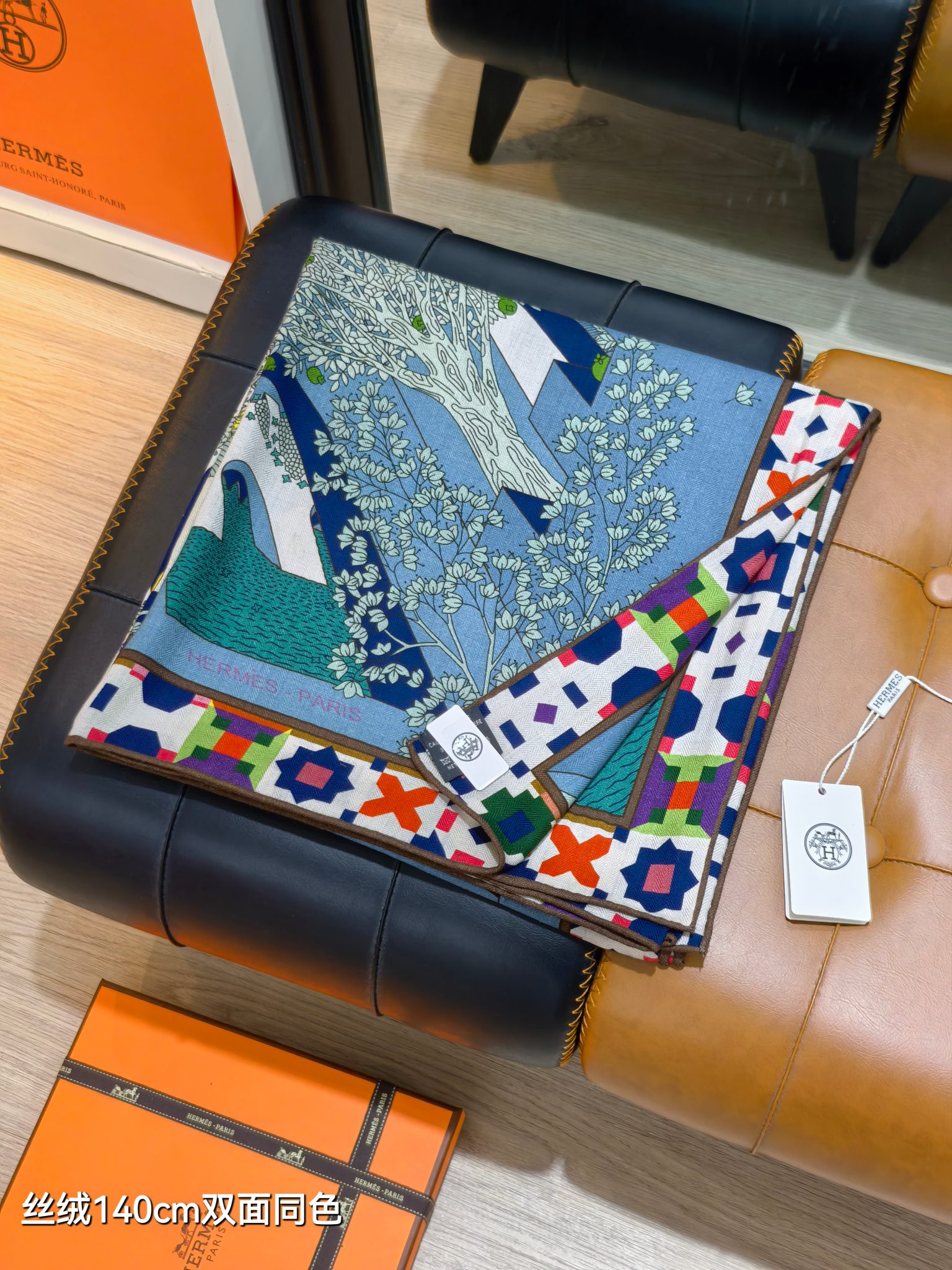 ❄RHMS2639 双面同色  140x140cm 70%羊绒30%真丝 爱马仕《四方之风宫殿》