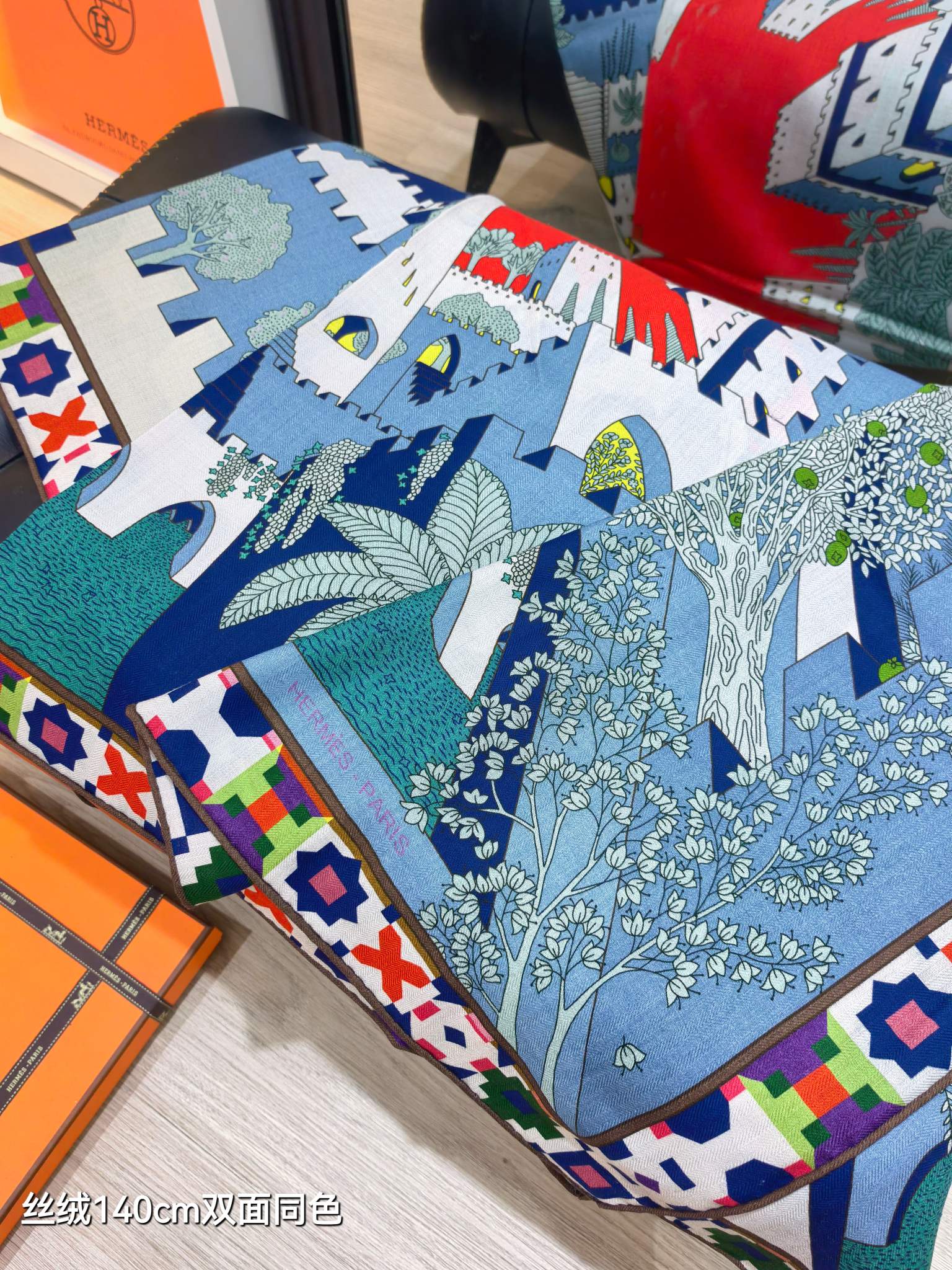 ❄RHMS2639 双面同色  140x140cm 70%羊绒30%真丝 爱马仕《四方之风宫殿》