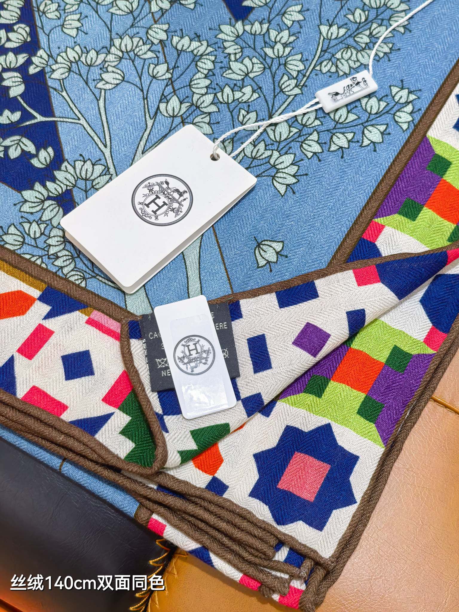 ❄RHMS2639 双面同色  140x140cm 70%羊绒30%真丝 爱马仕《四方之风宫殿》
