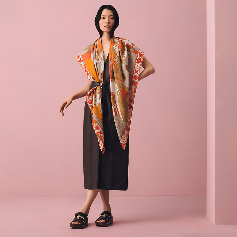 ❄RHMS2639 双面同色  140x140cm 70%羊绒30%真丝 爱马仕《四方之风宫殿》