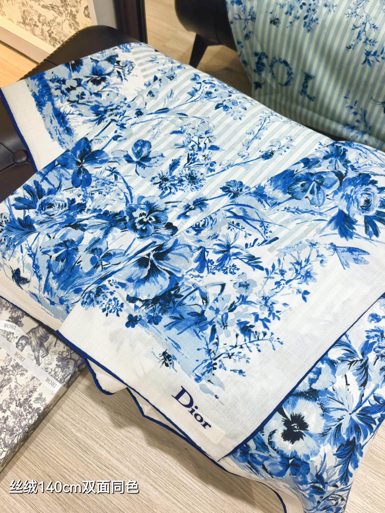 ❄RDO2616 双面同色  140x140cm 70%羊绒30%真丝 迪奥《》