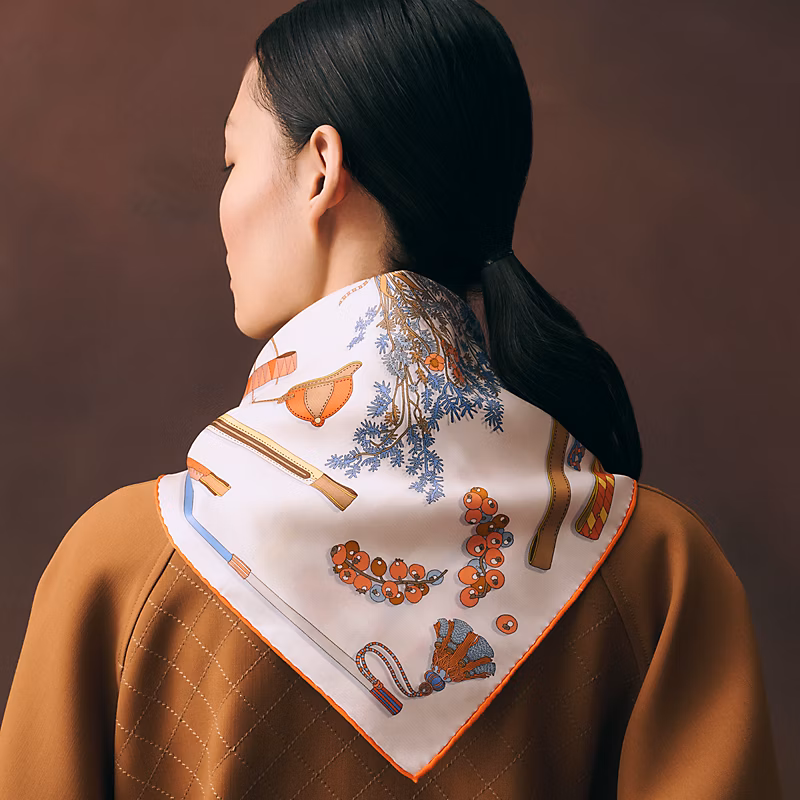 🌼SHMS2642 18姆米双面  90x90cm斜纹真丝 爱马仕《优雅漫步》