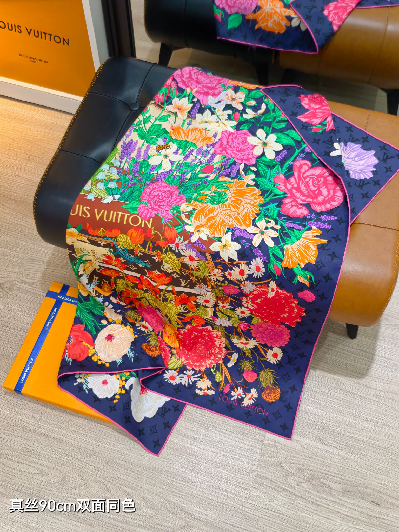 🌼SLV2627 18姆米双面  90x90cm斜纹真丝 LV《》