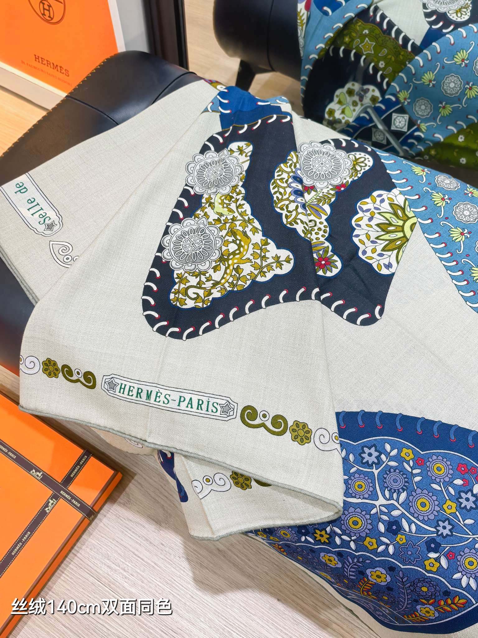 ❄RHMS2643 双面同色  140x140cm 70%羊绒30%真丝 爱马仕《典藏马鞍》