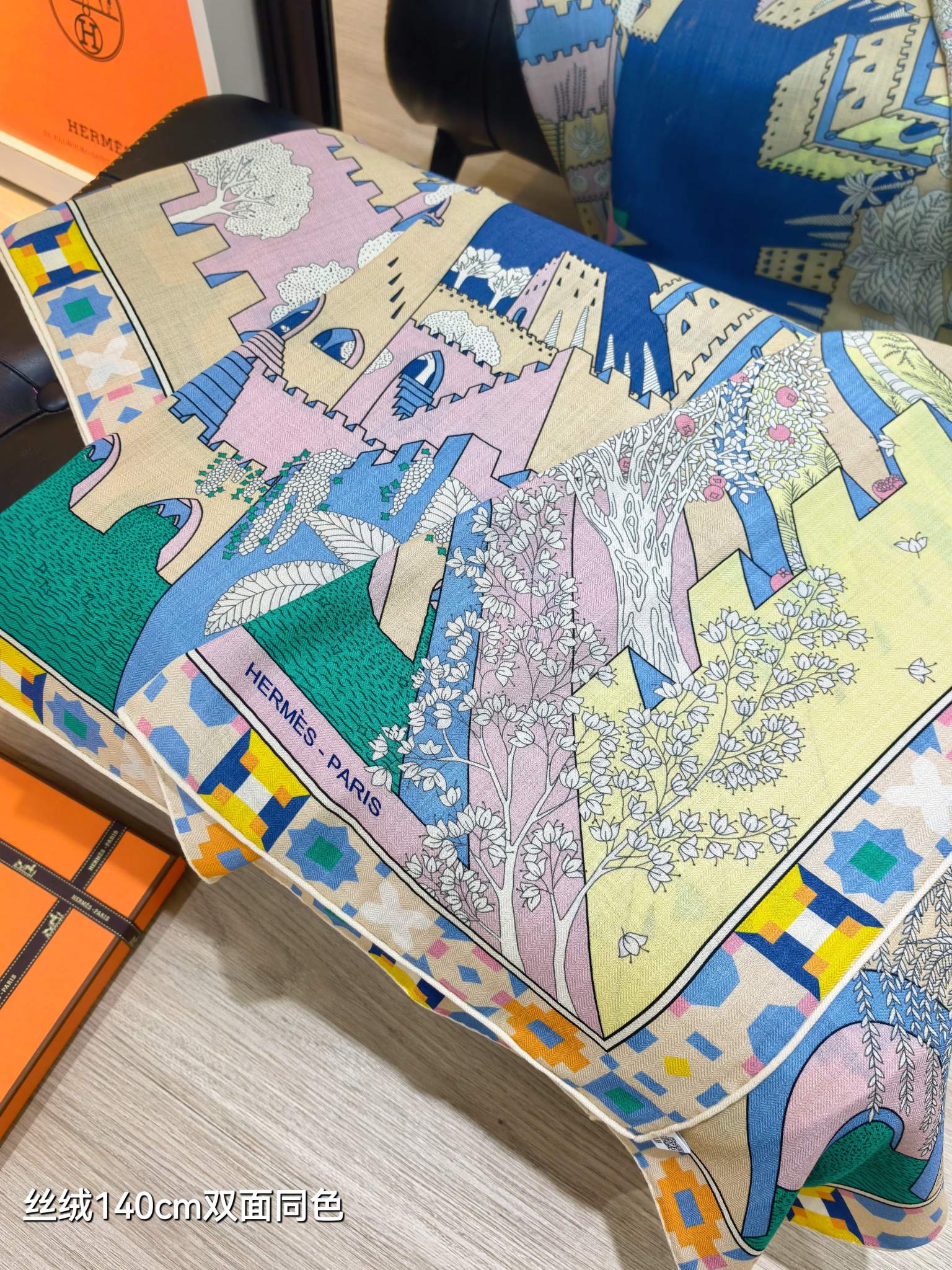 ❄RHMS2639 双面同色  140x140cm 70%羊绒30%真丝 爱马仕《四方之风宫殿》