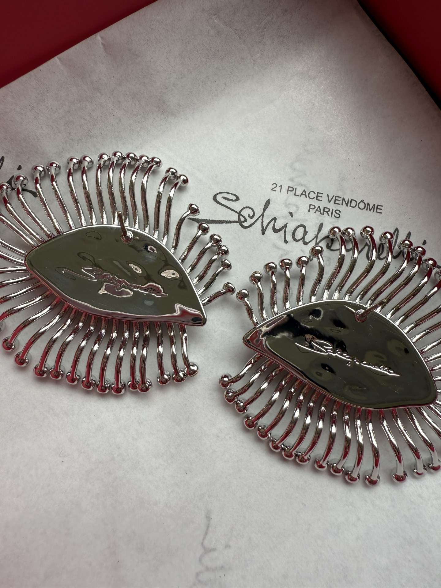 Серьги в виде глаз Schiaparelli