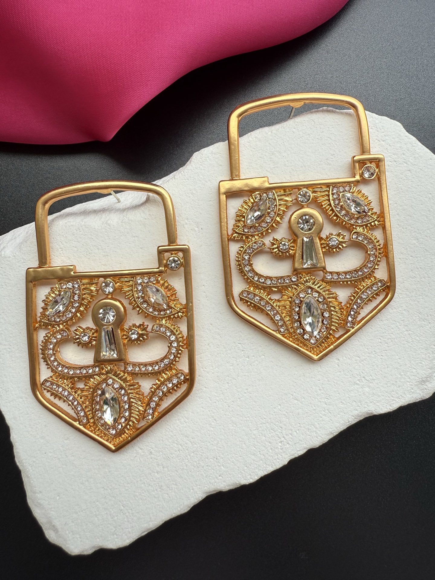 Серьги в форме замка с кристаллами Schiaparelli