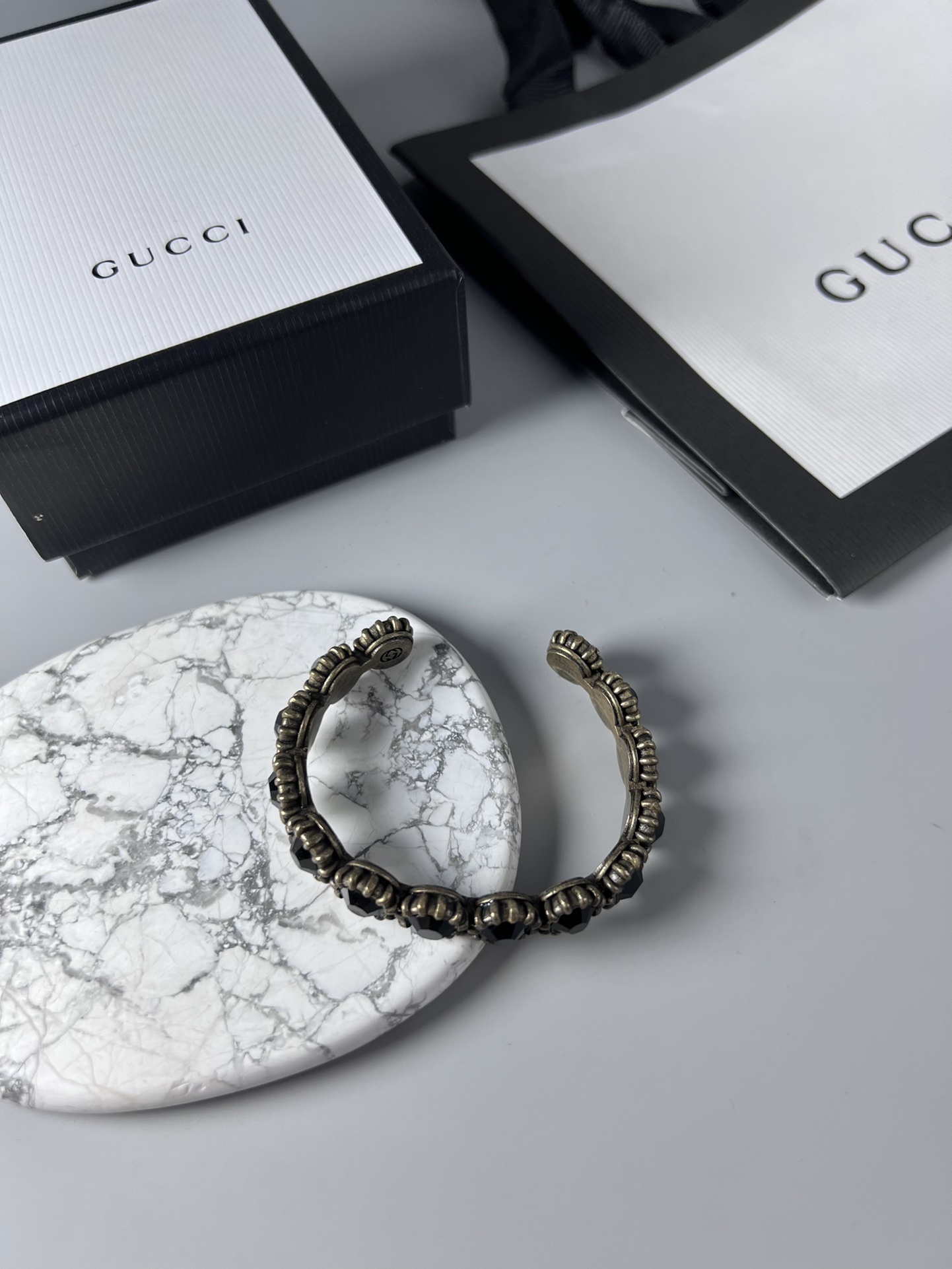  YHSZ065。Gucci 手镯
